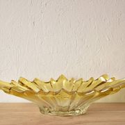 Corbeille vintage en verre moulé et teint en jaune