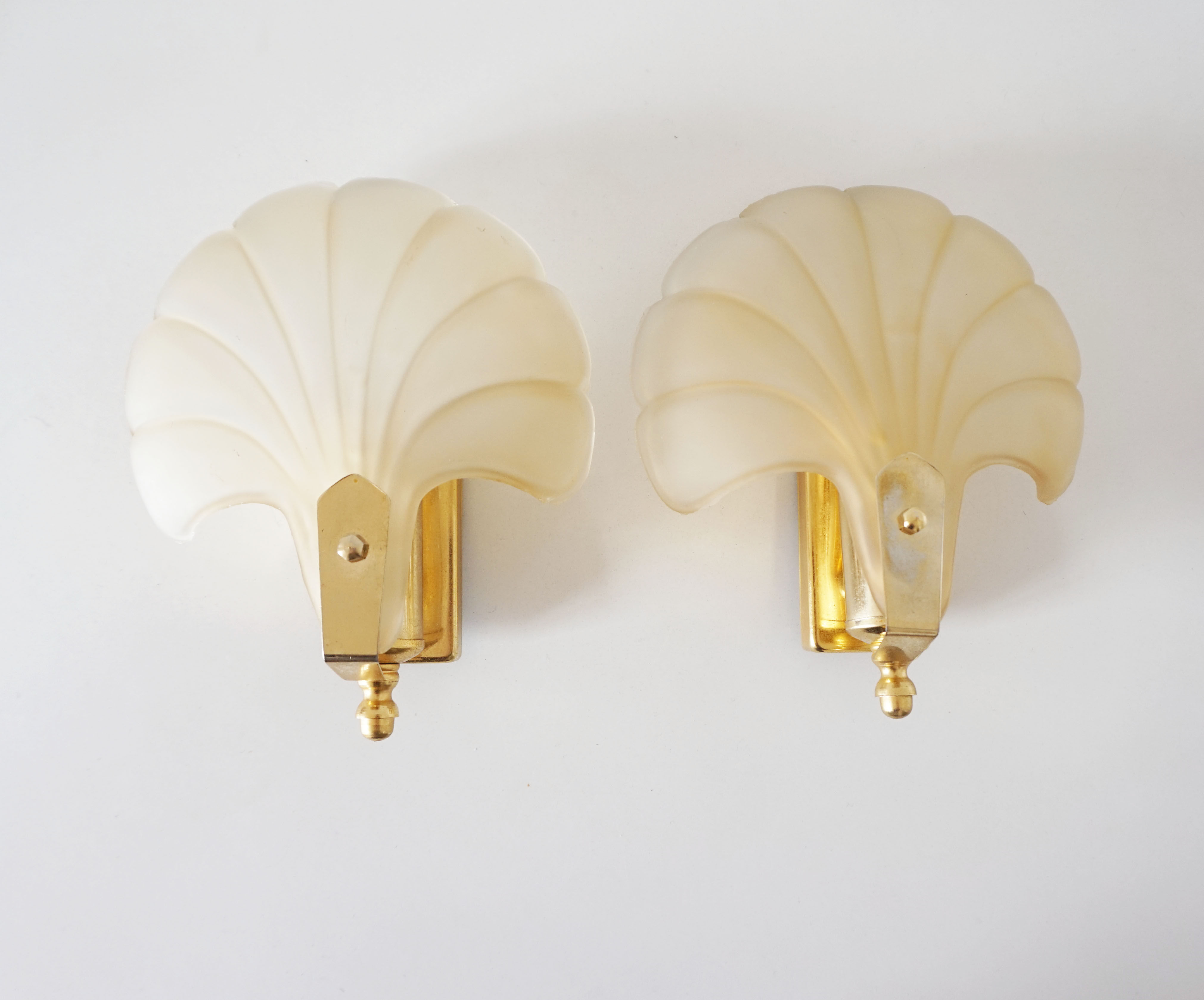 Pair of glass shell appliques