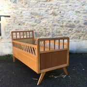 Lit enfant en bois pied compas