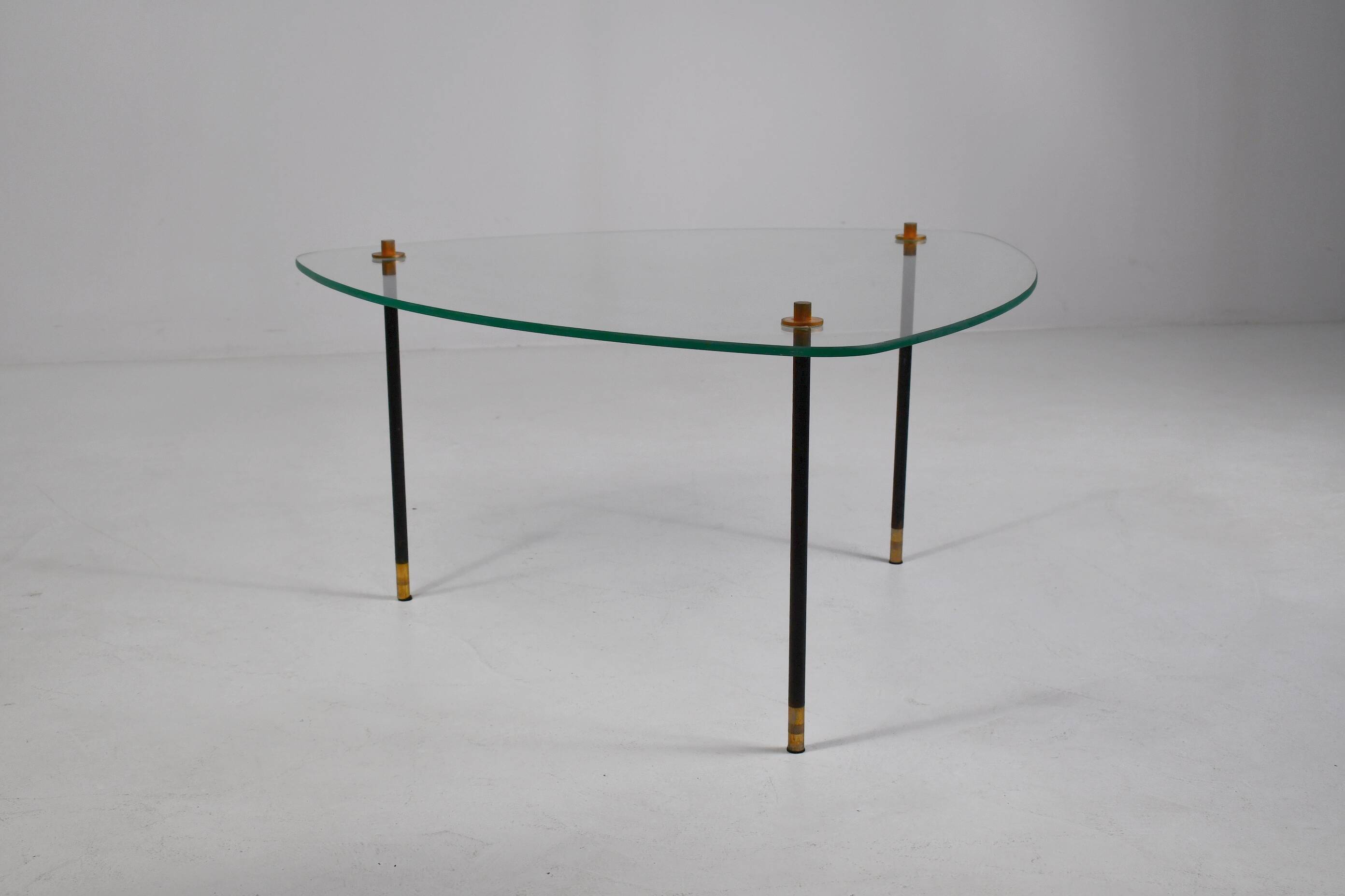 Table d'appoint. France années 1950.