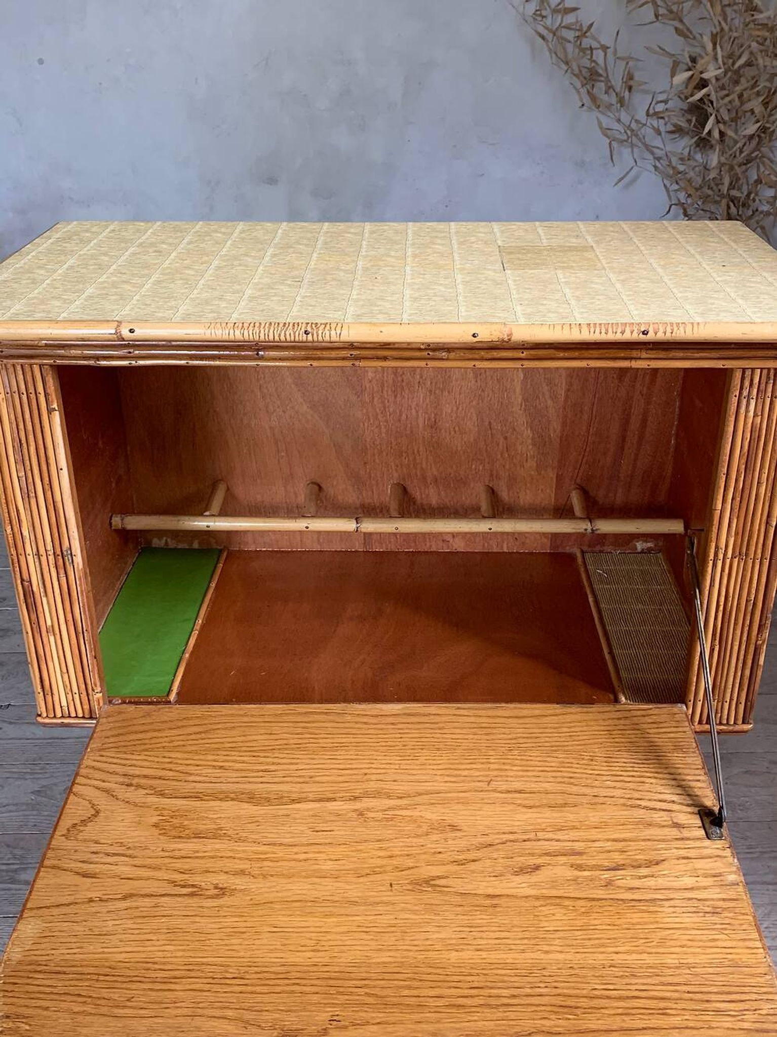 Buffet bar vintage en rotin