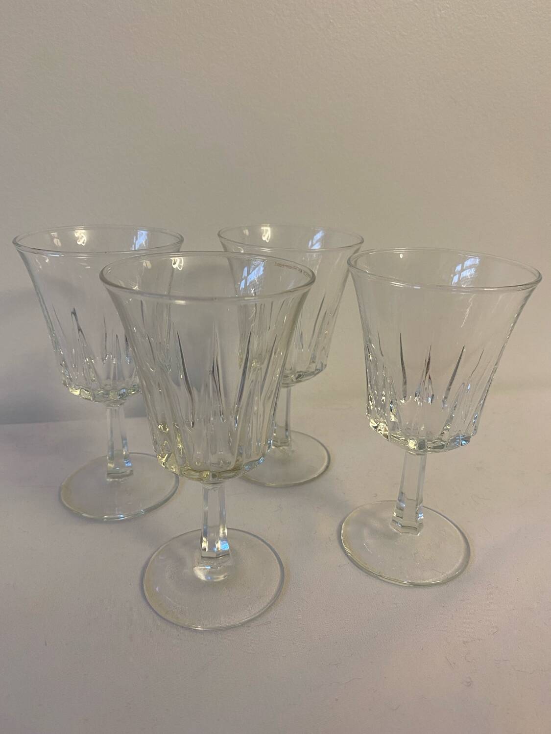 Set of 4 small stemmed glasses