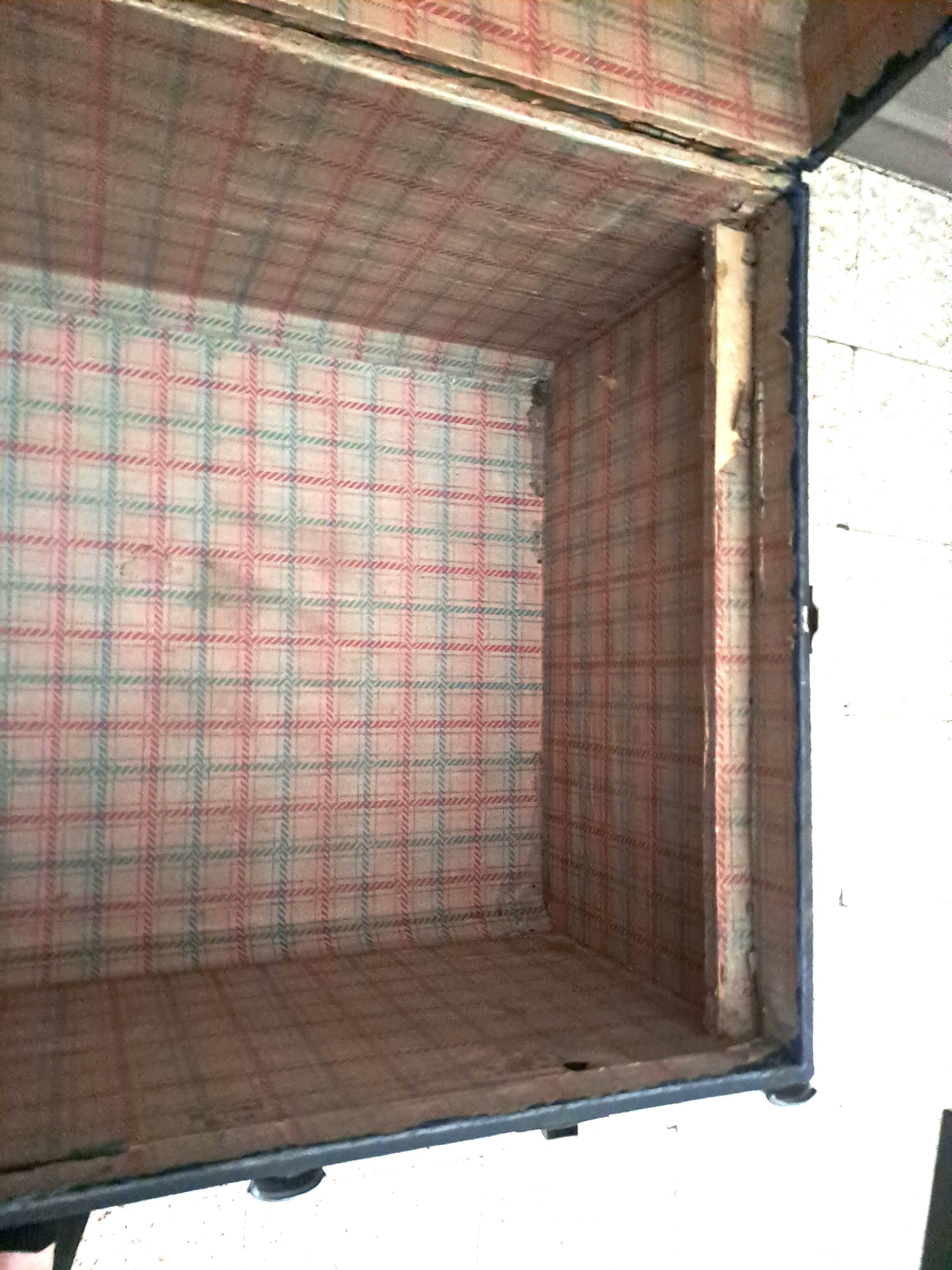 Antique vintage wooden travel trunk dating from the 1880s/1920s