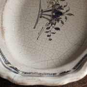 Plat en faîence de Rouen "cul noir"