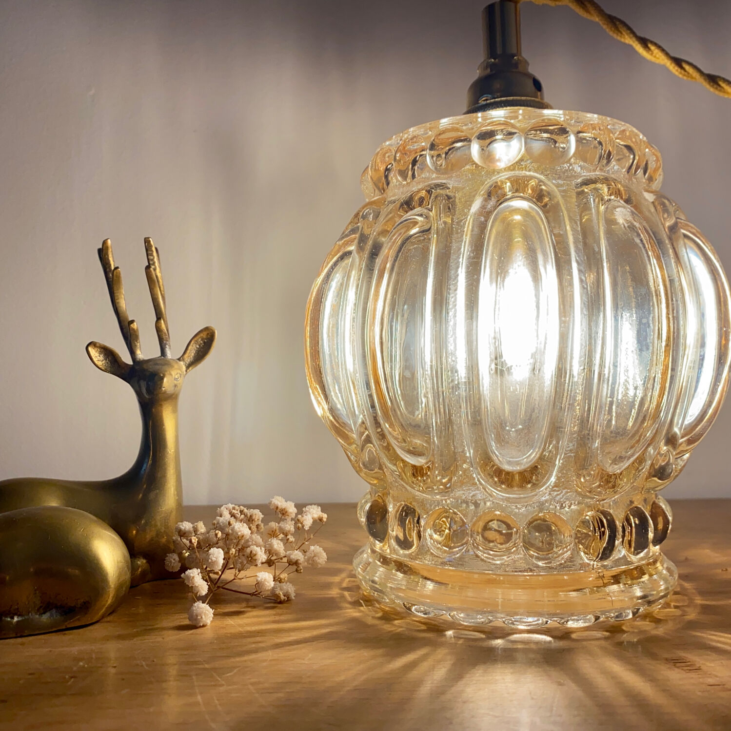 Baladeuse tulipe vintage en verre ambré