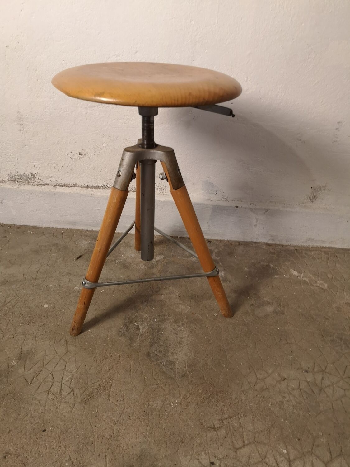 Industrial stool girsberger