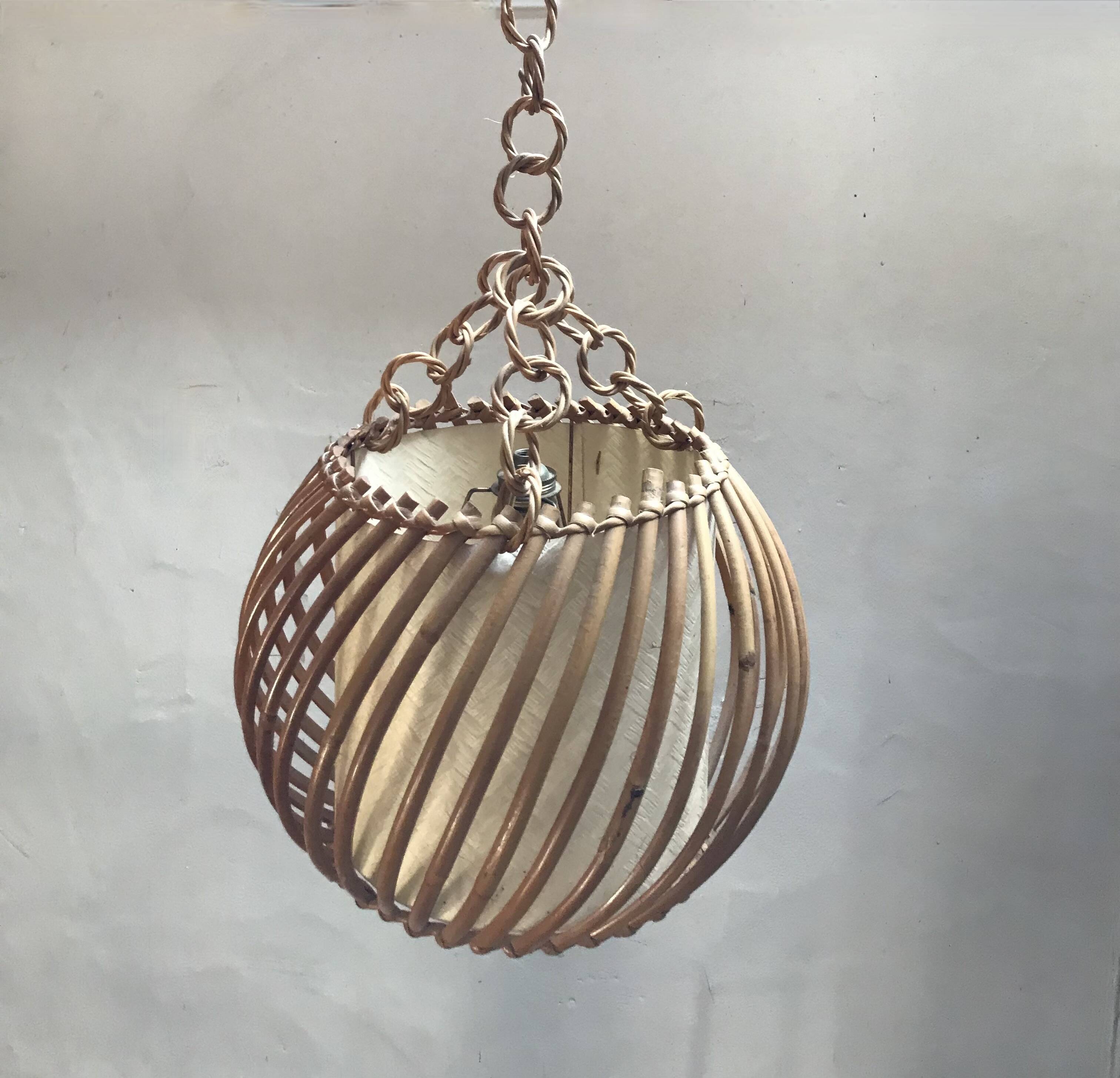 Suspension en rotin des années 50.