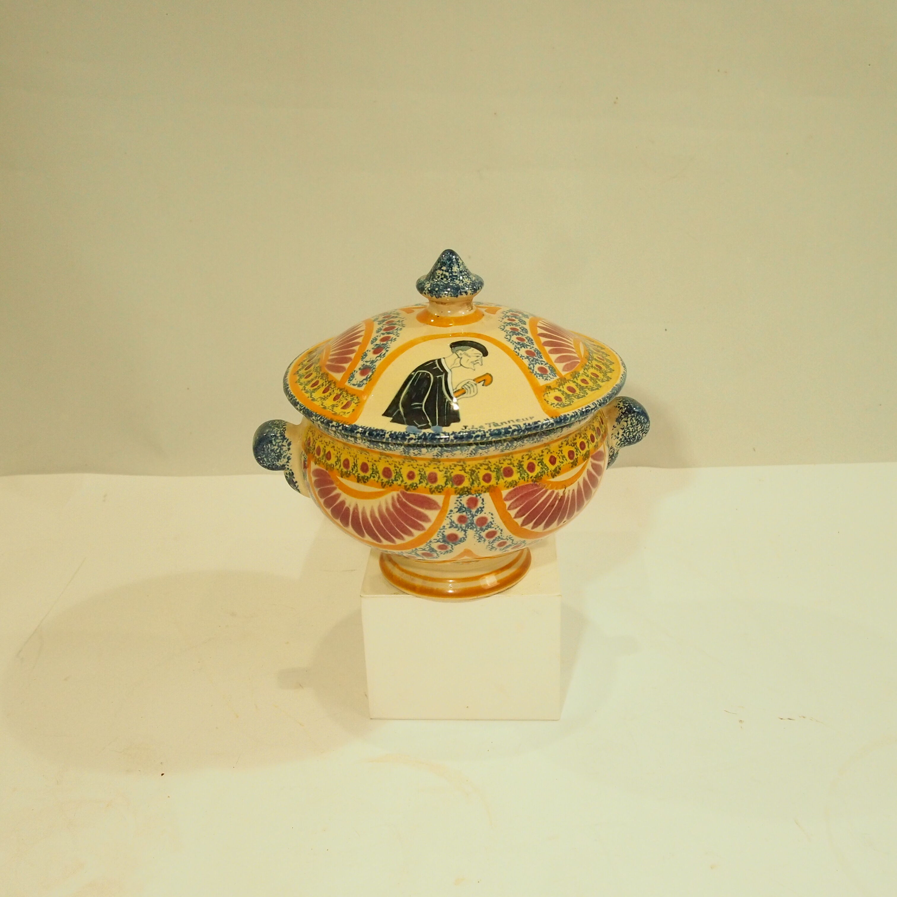 Ceramics bonbonniere
