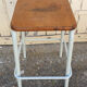 Tabouret industriel carré blanc bois et métal vintage