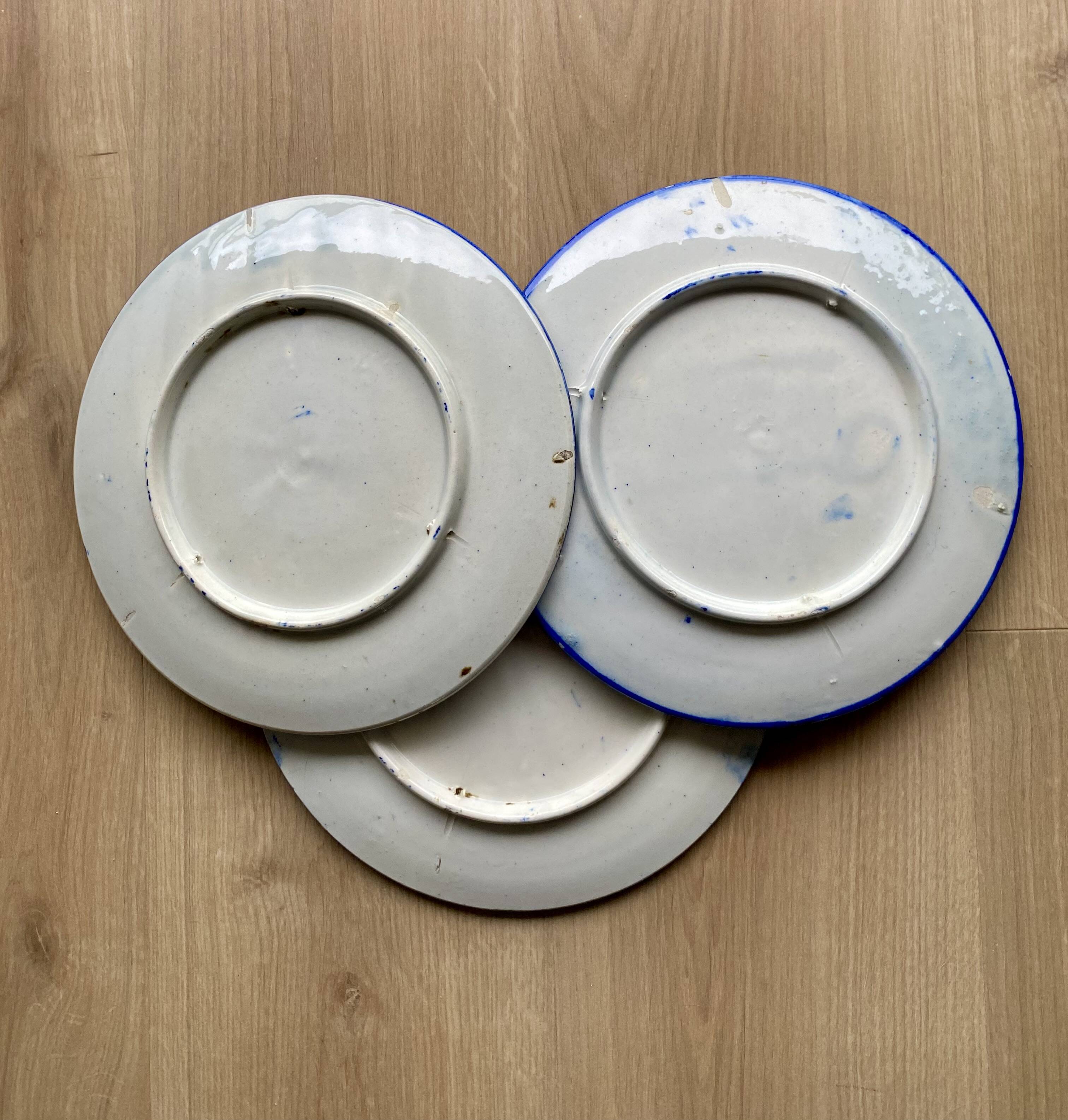 Set of decorative plates