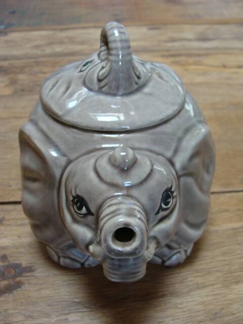Théière éléphant vintage