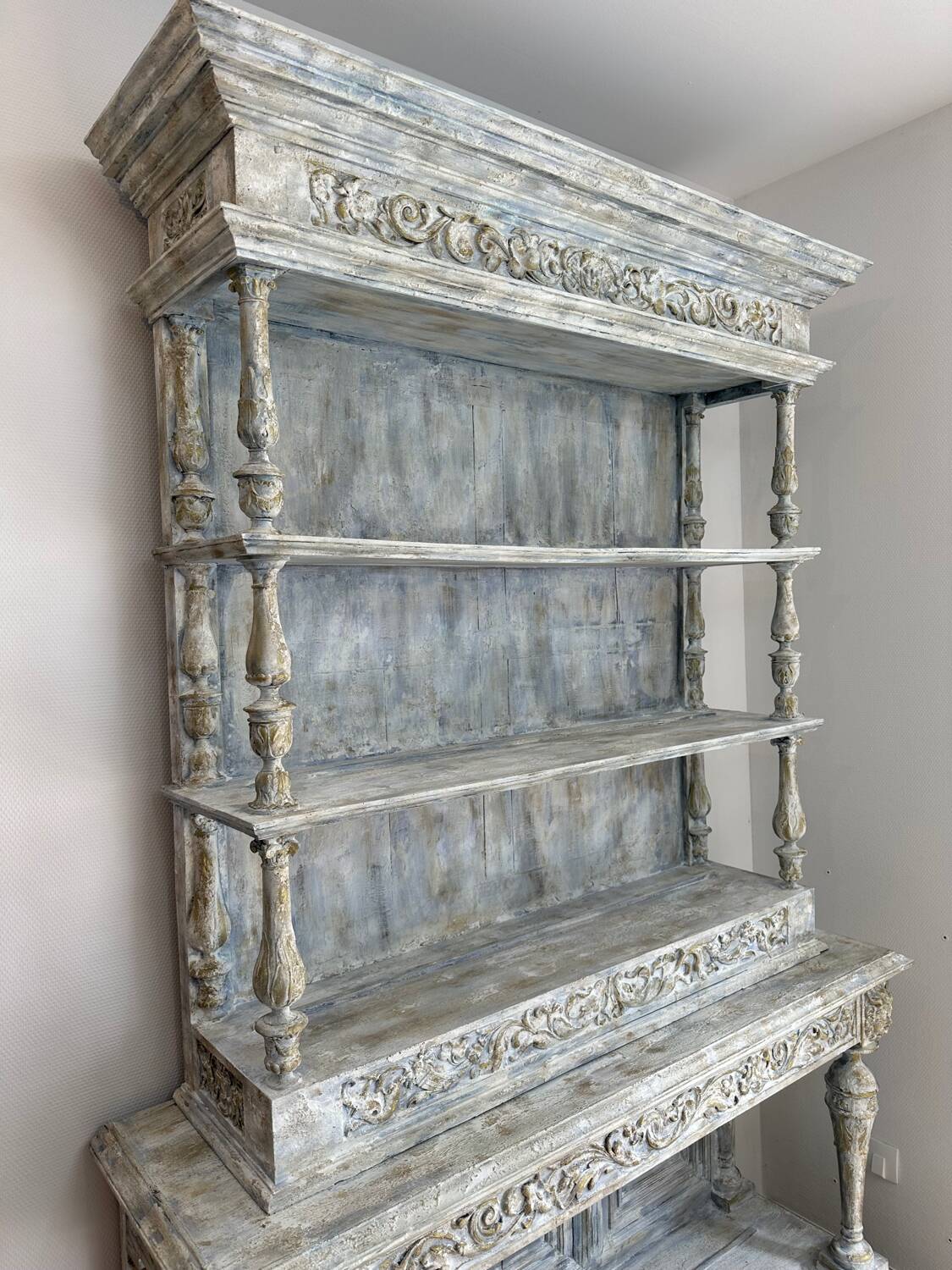 Walnut dresser, 19th century.