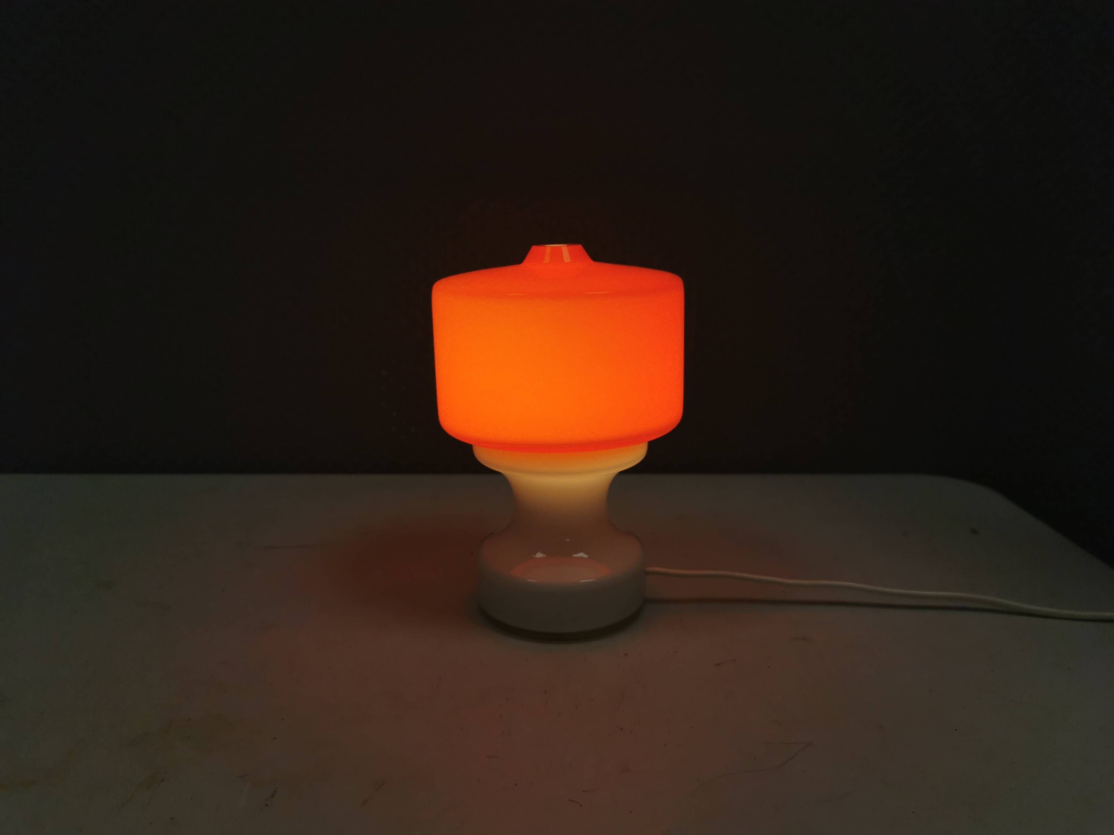 Glass table lamp, Swedish and from the 1980s, two-piece, in red/white glass