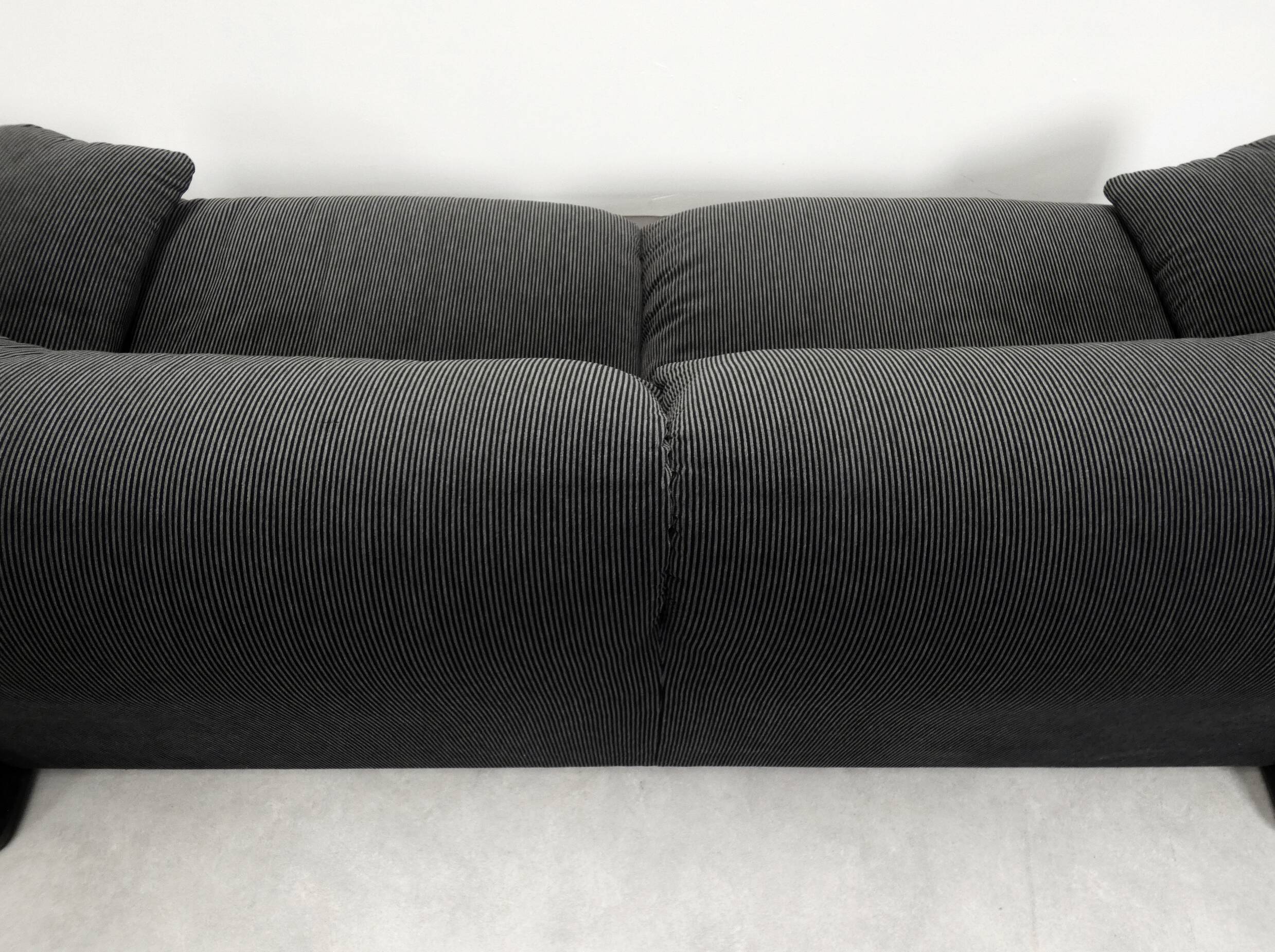 Cassina Maralunga 2.5-seater bicolour black/grey sofa
