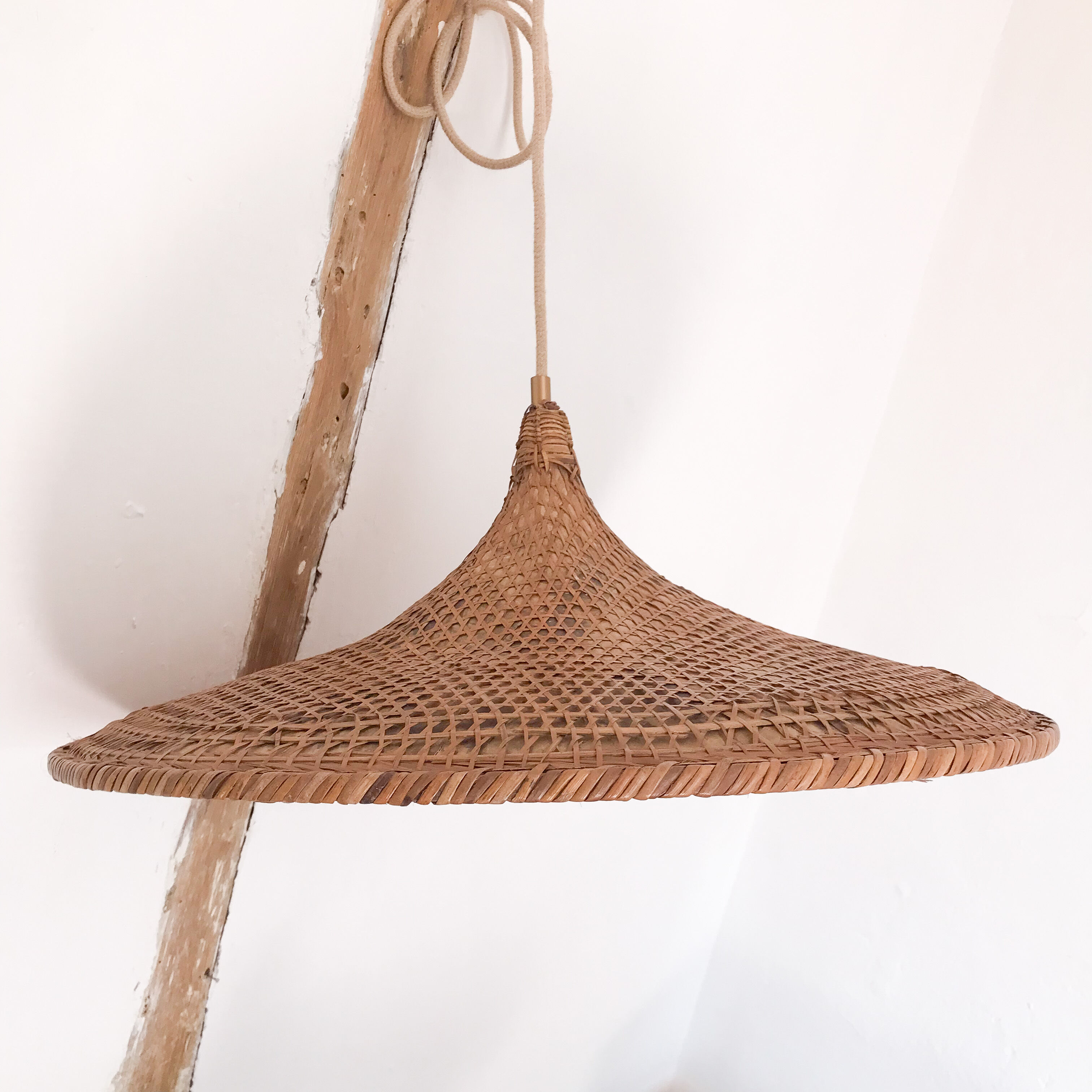 Wicker pendant lamp