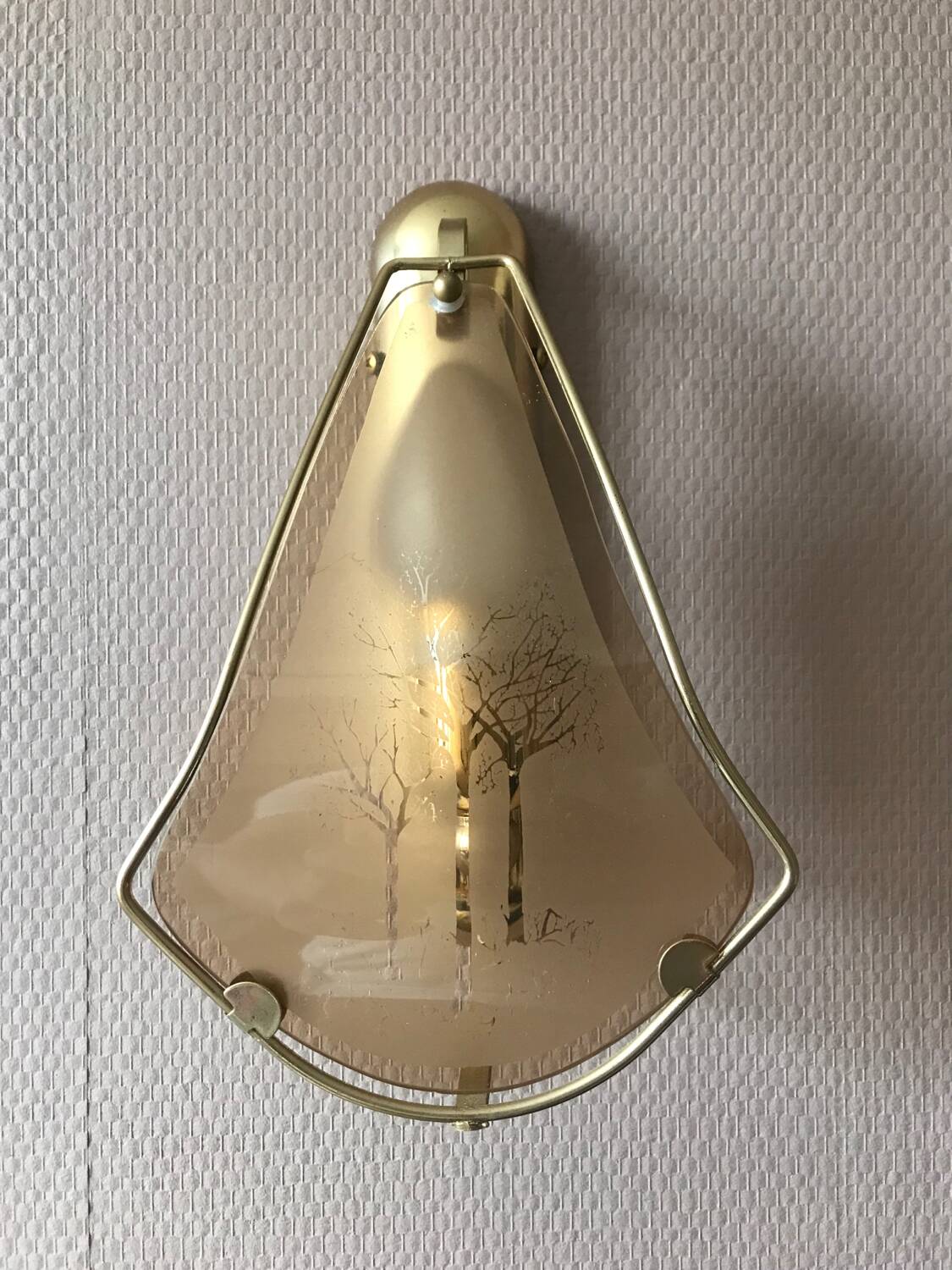 Set of 3 wall lights in golden brass and opaline glass