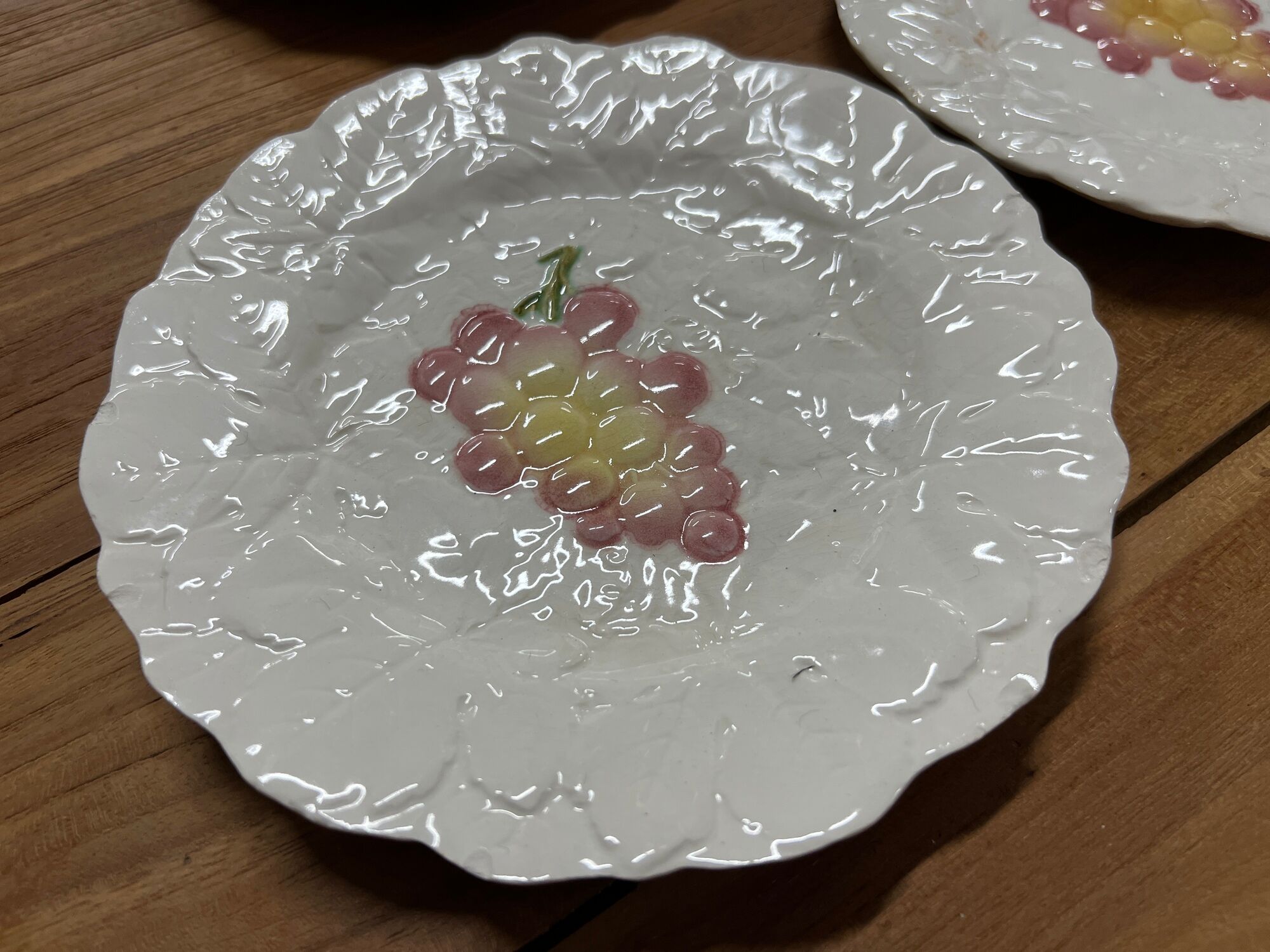 Set of 10 plates decorated with Sarreguemines porcelain fruit