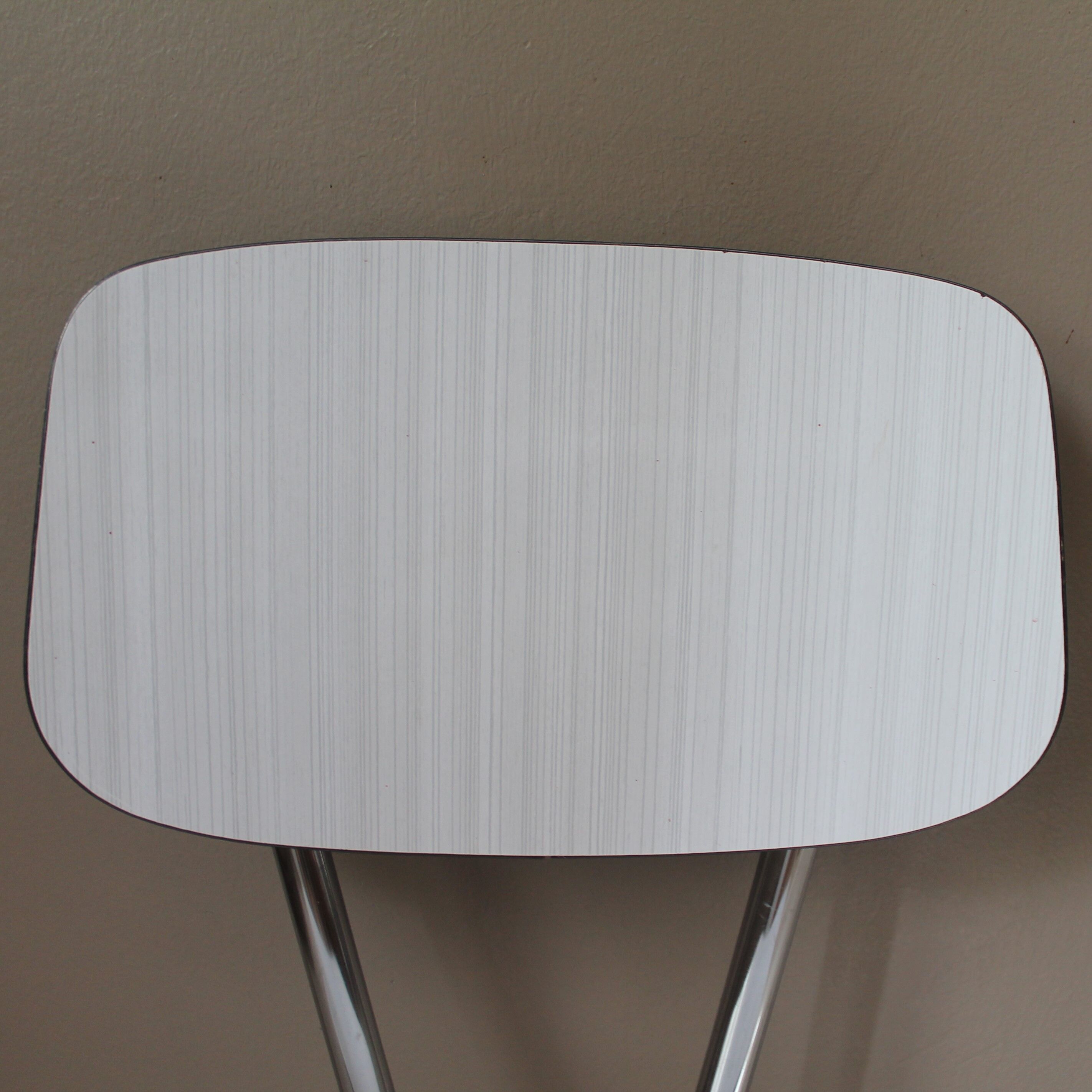 Set of 4 formica chairs