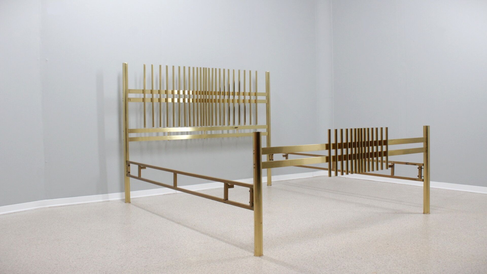 Vintage golden brass bed frigerio 1970s