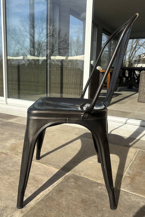 Lot of 6 chairs and two black Tolix armchairs in excellent condition.