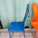 4 chaises colorées en fer