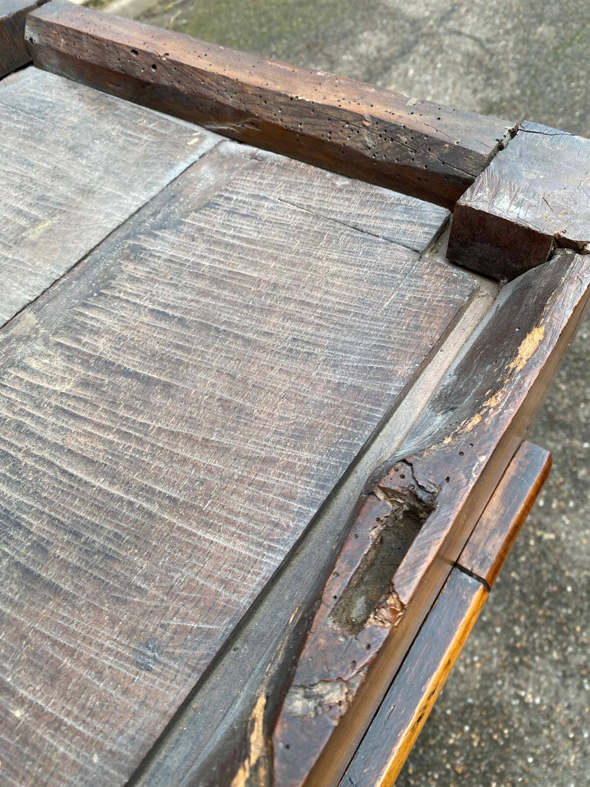 Louis XV buffet in solid wood from the 18th century.