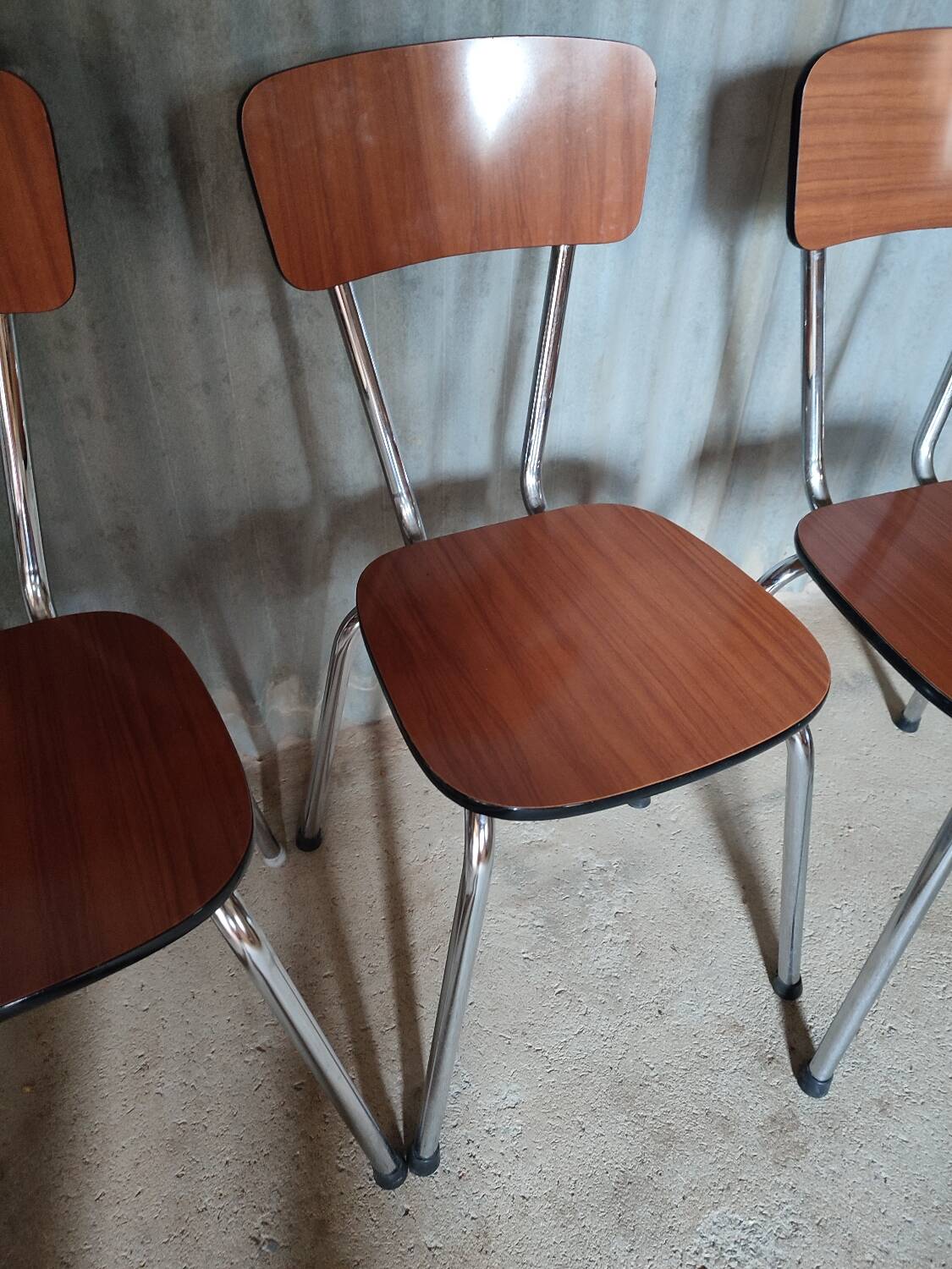 Lot de 4 chaises en formica