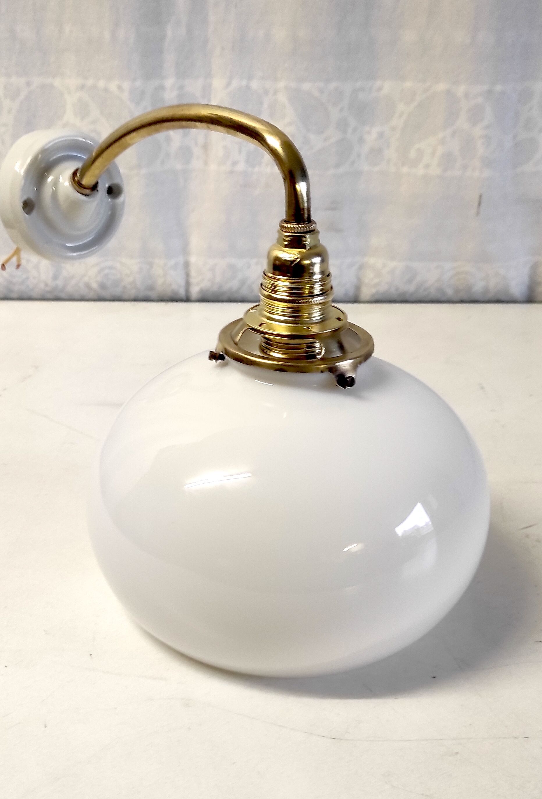 Brass and opaline gooseneck wall lamp – early twentieth century
