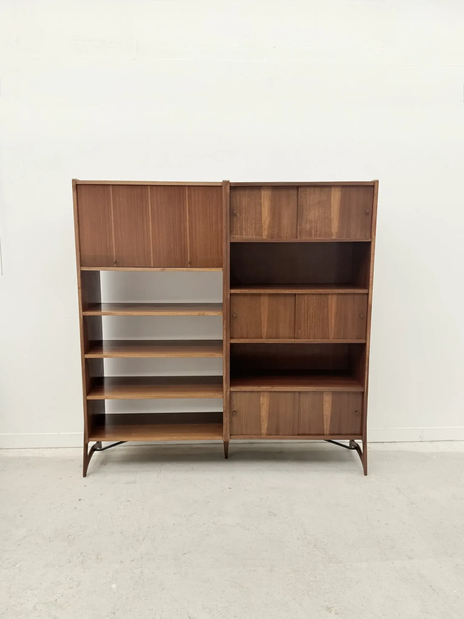 Scandinavian style bookshelf in teak and brass, 1950.