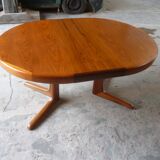 Scandinavian round table
