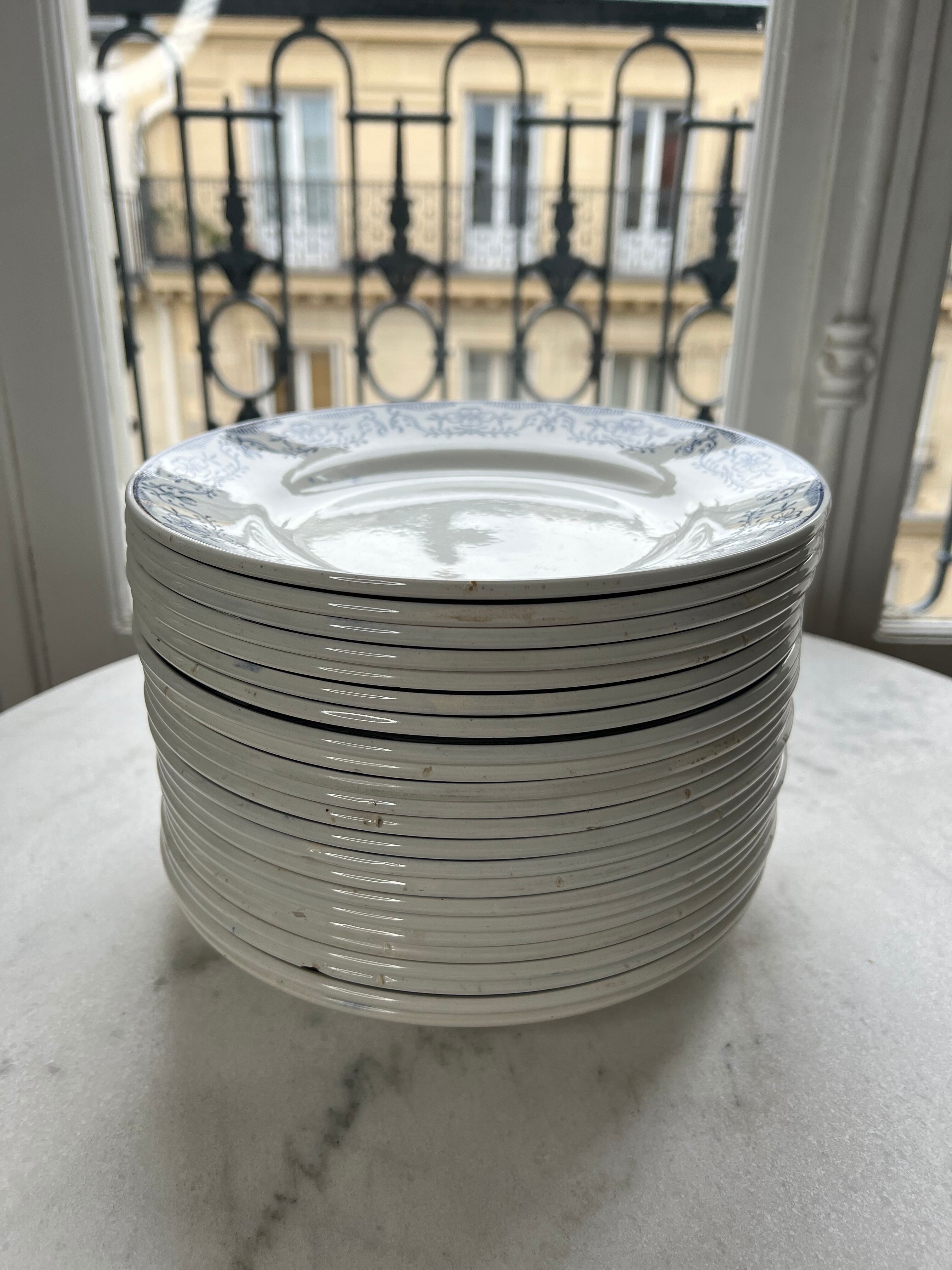 Lot de 23 assiettes - St Amand