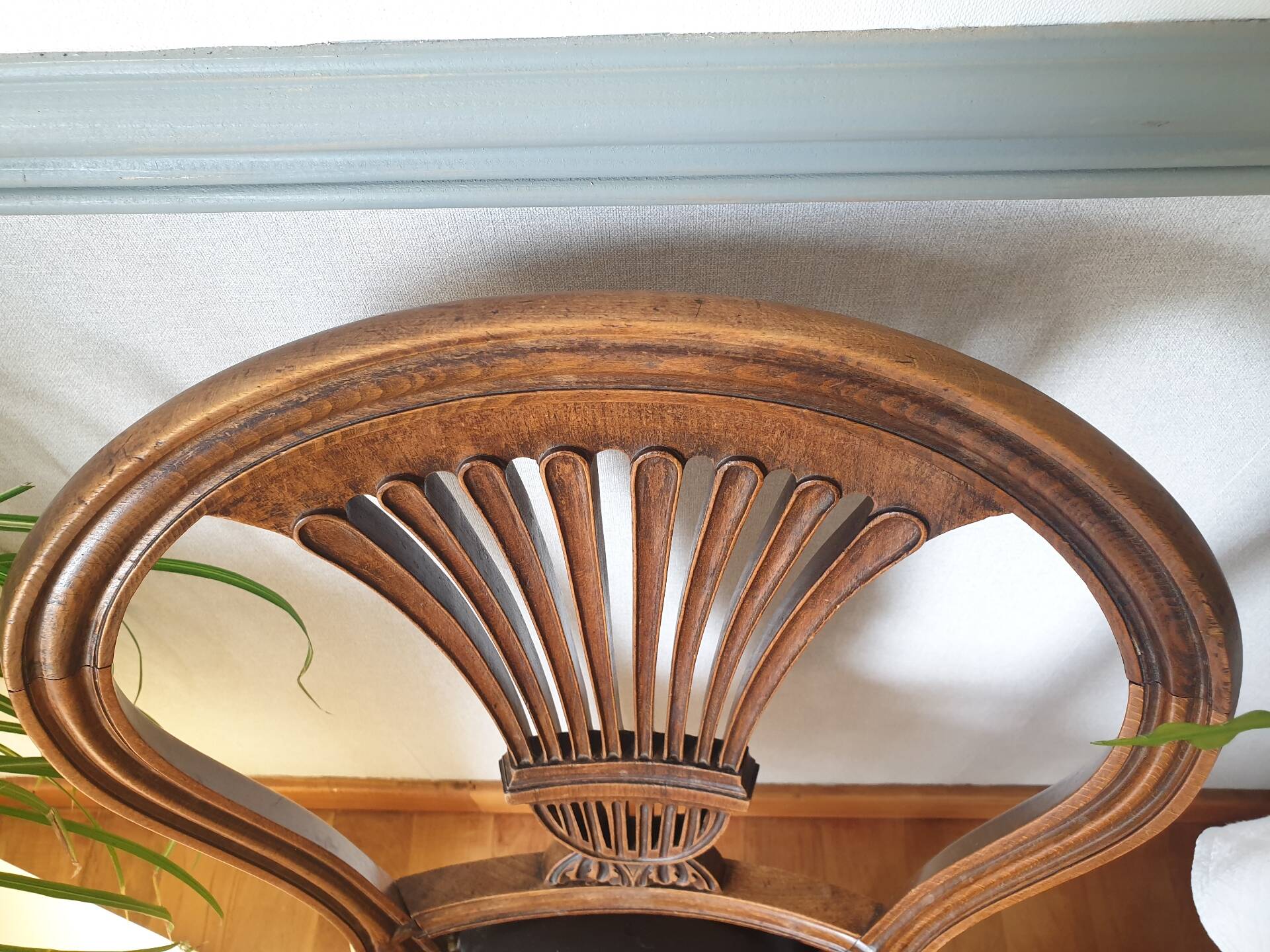 Lyre Chair