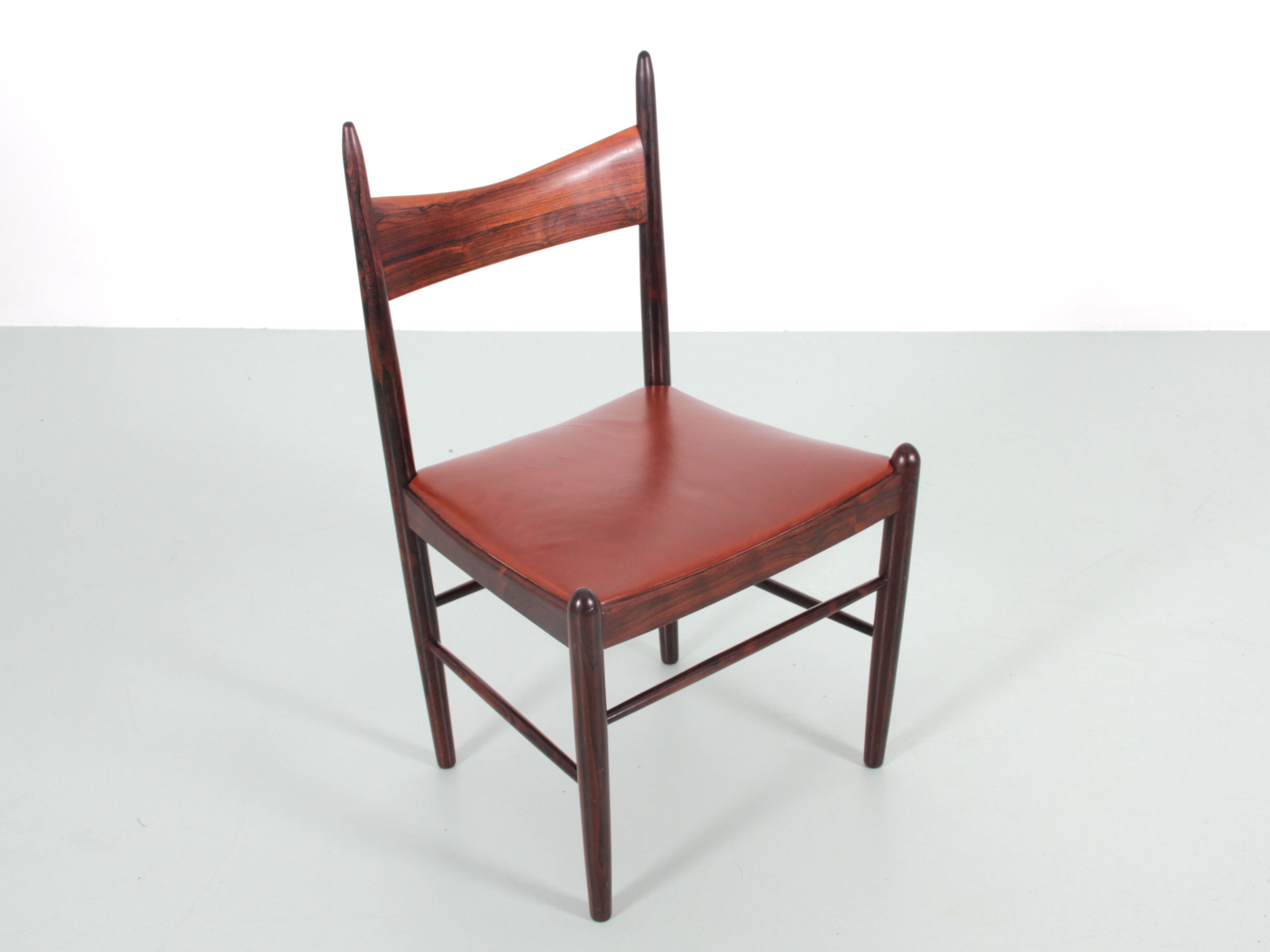 Suite of 4 Scandinavian chairs in Rio rosewood
