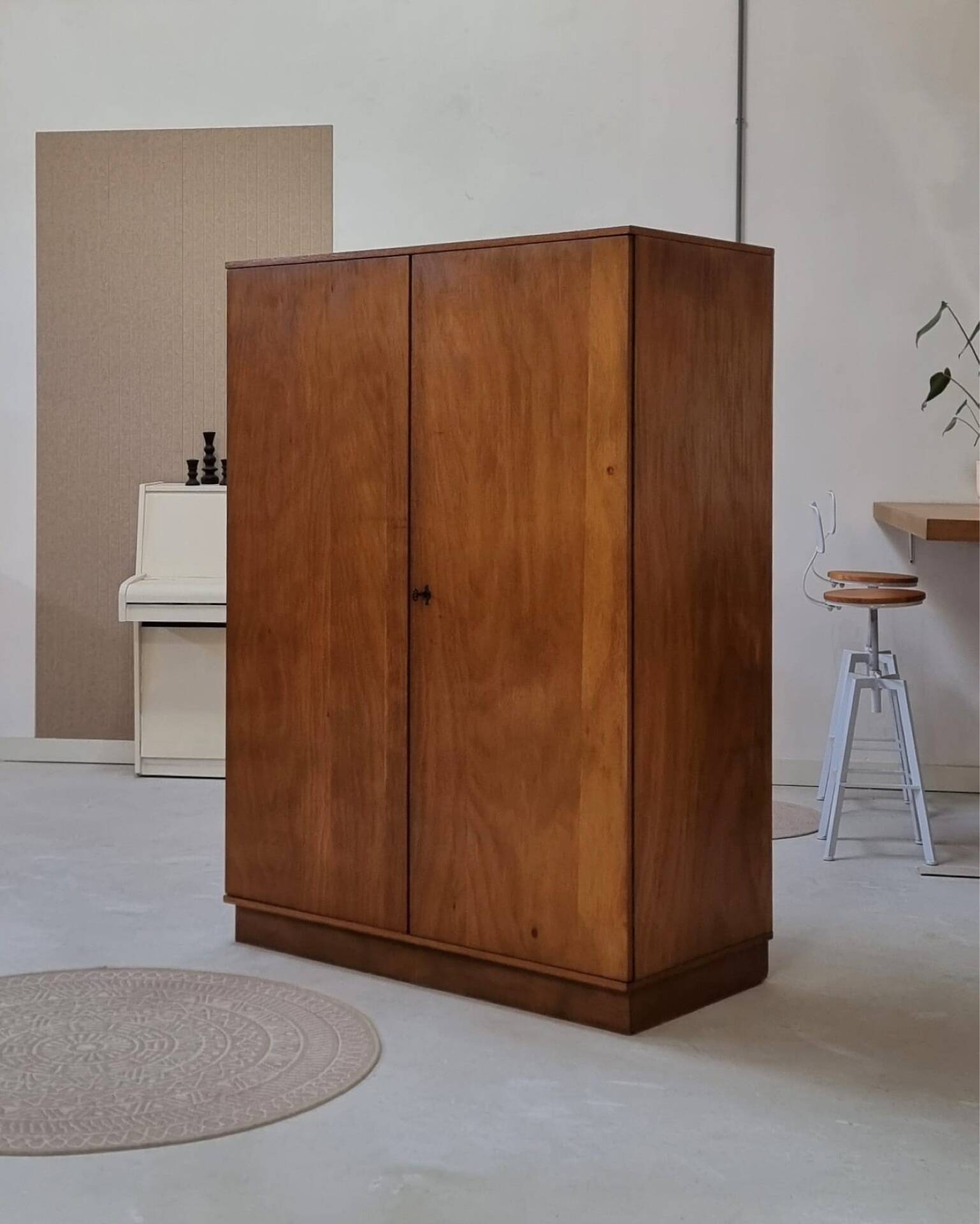 Armoire du milieu du siècle