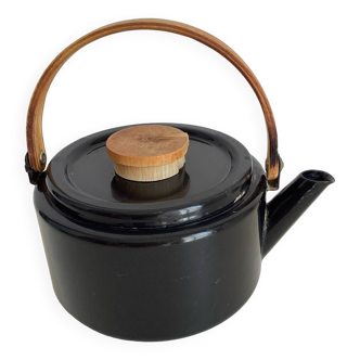Black enamel kettle