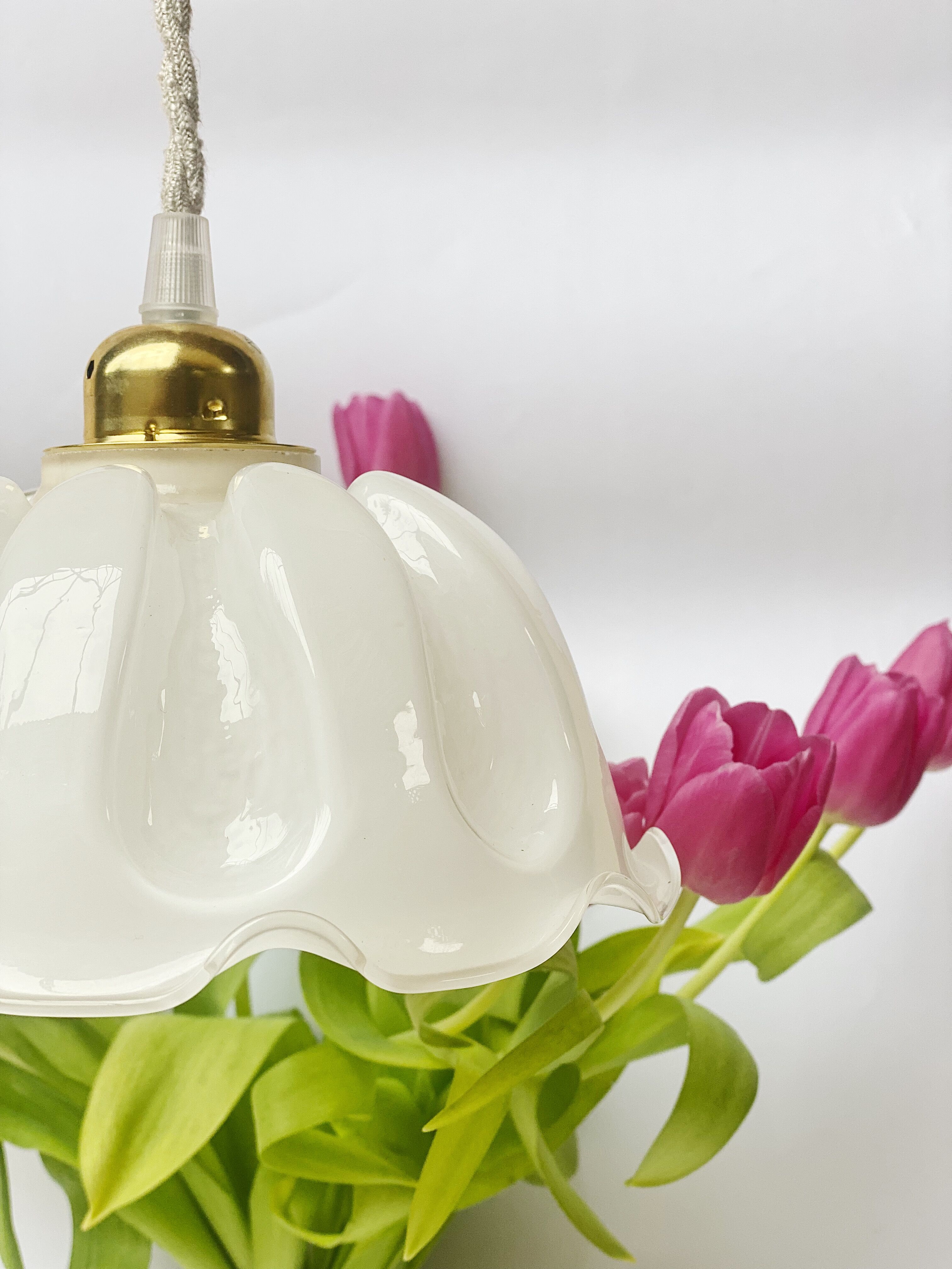 Pendant lamp with vintage globe in white opaline