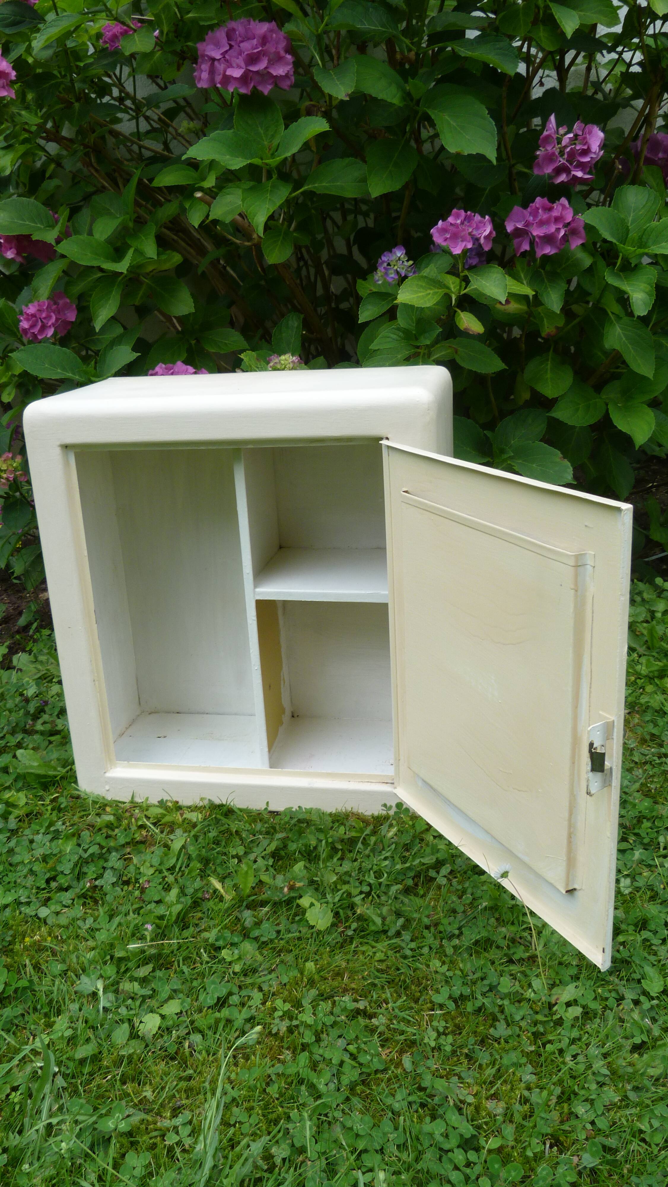 Medicine cabinet 50s in metal