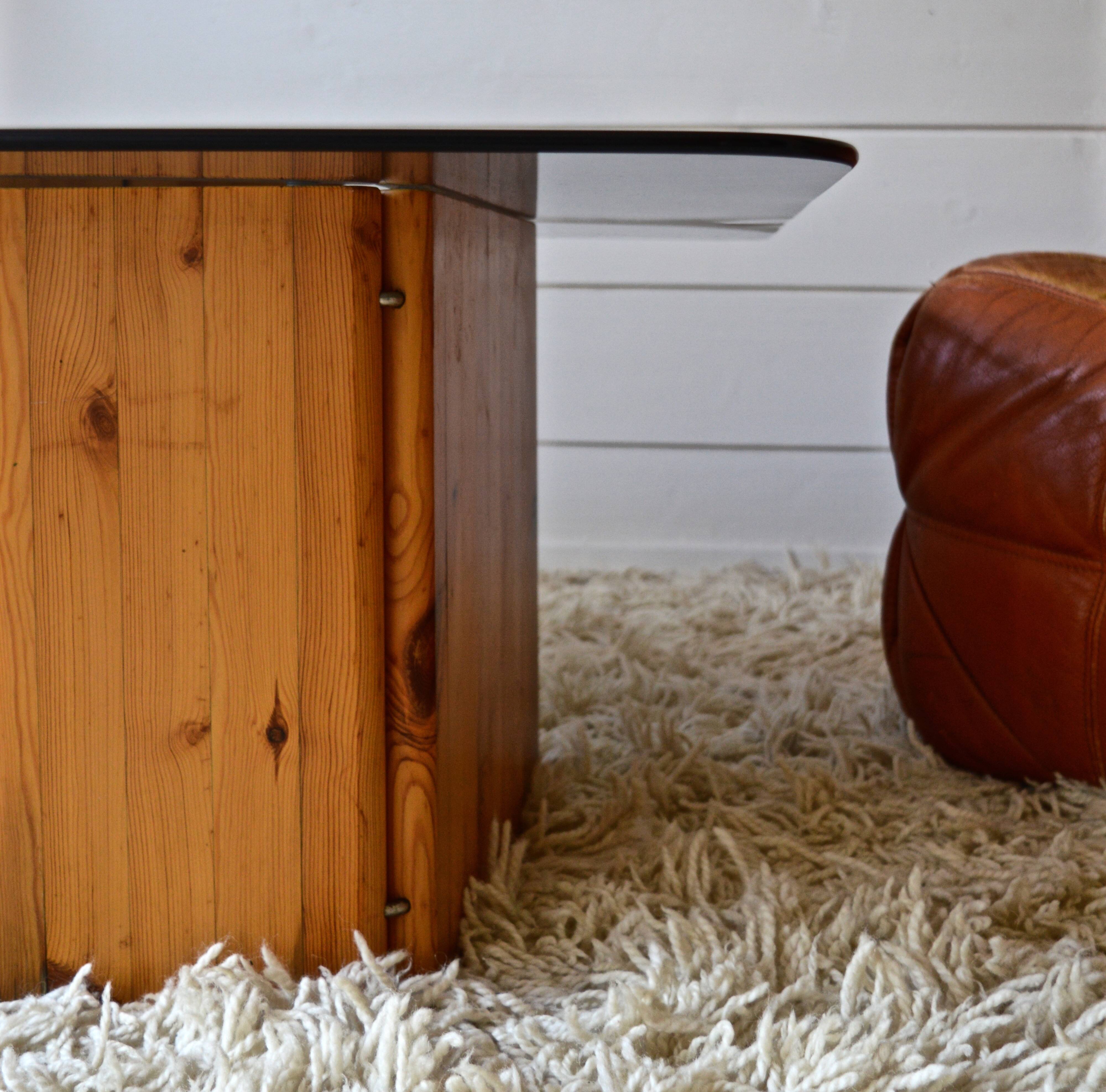 Lagun Ikea glass coffee table