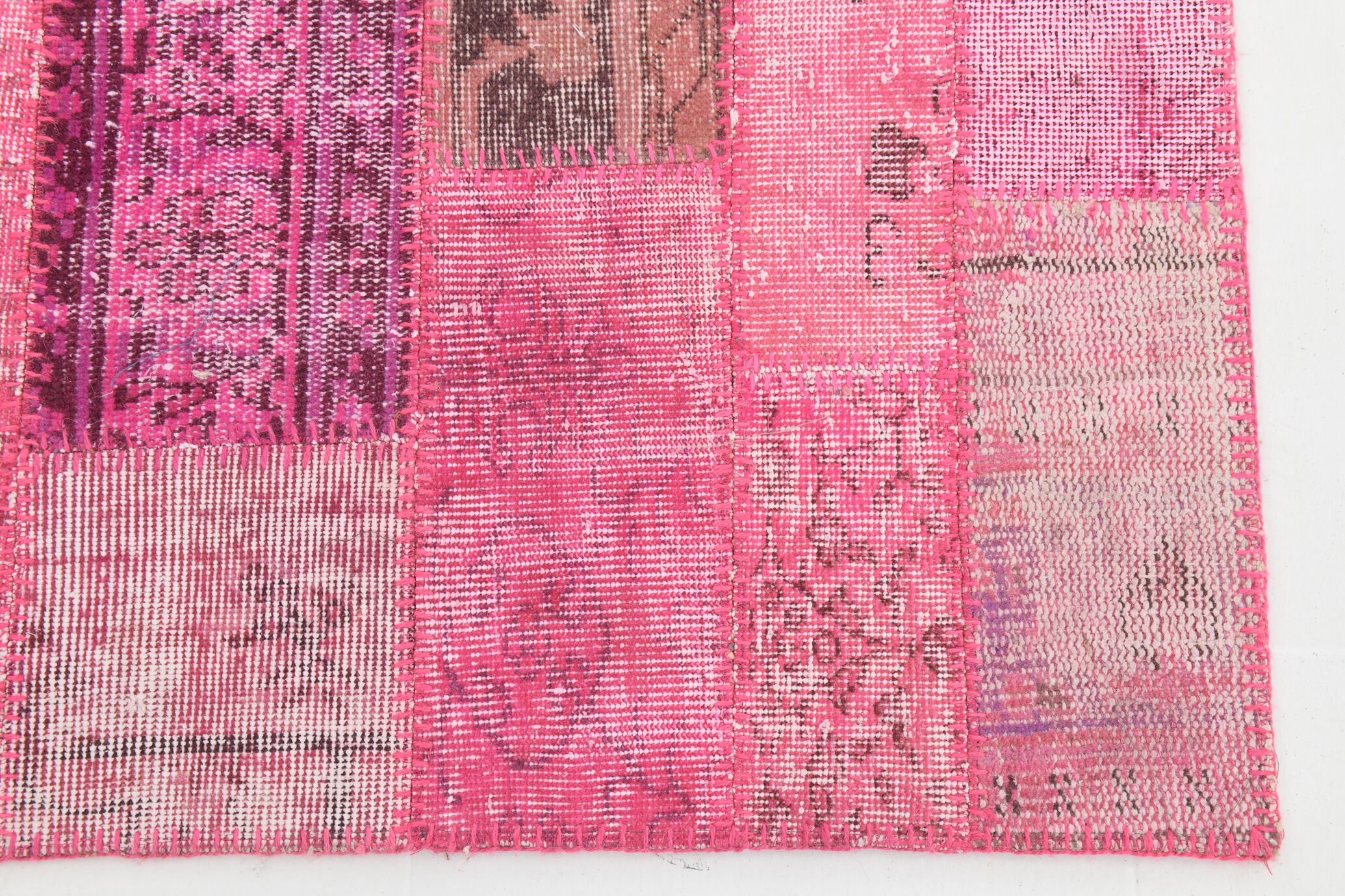 7x10 distressed pink turkish rug 300x208cm
