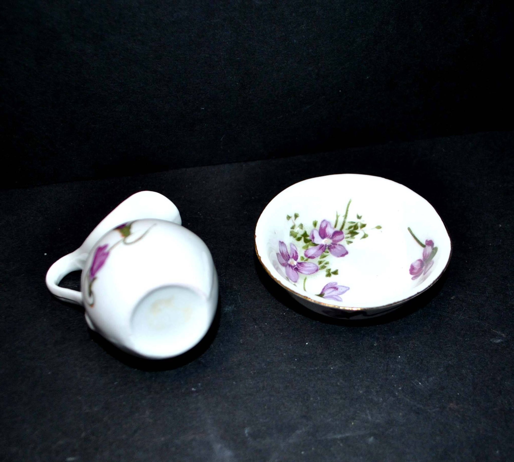 Miniature porcelain pitcher and toilet basin with violet flower decoration - Dinette Dollhouse