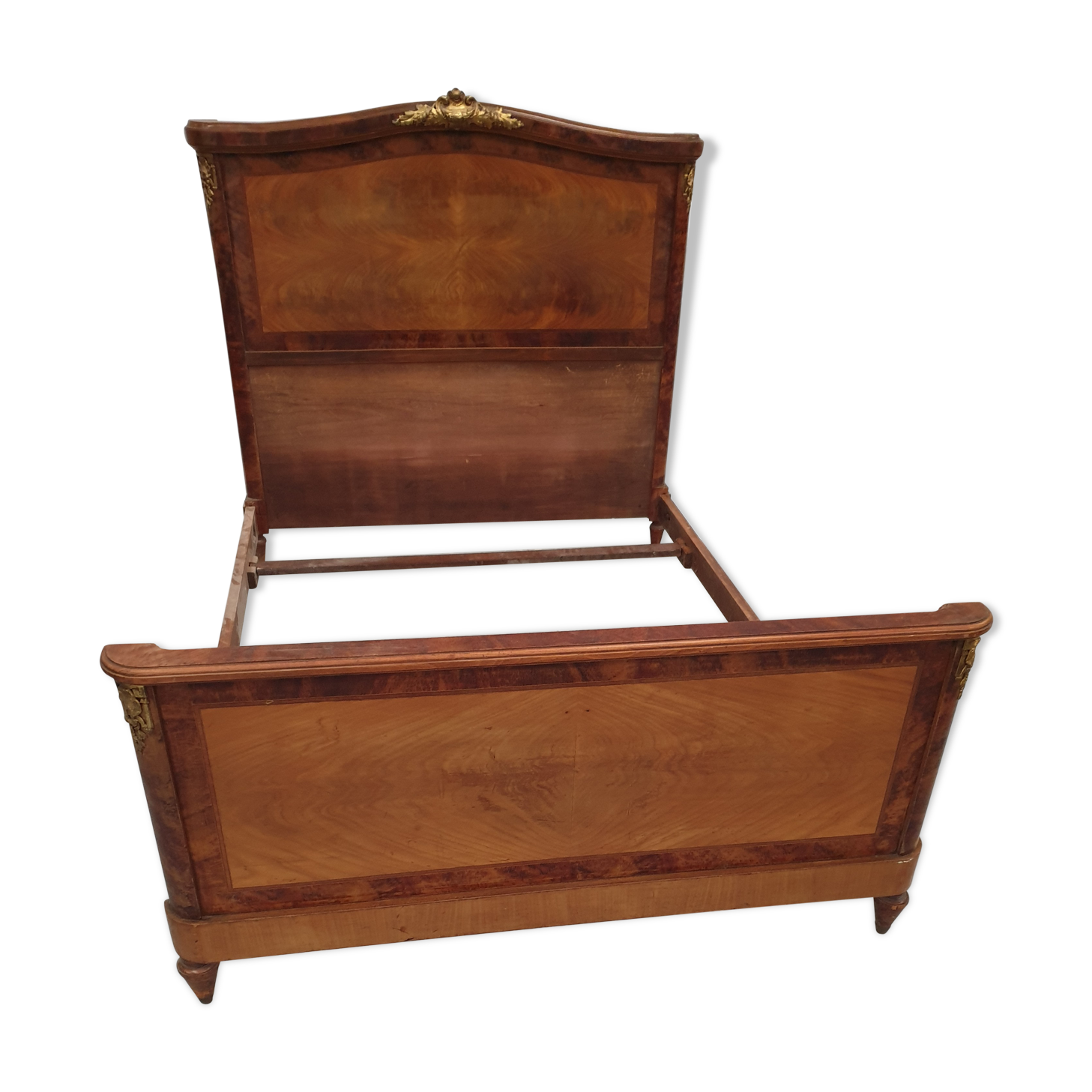 Bed style Louis XVI gilded bronze