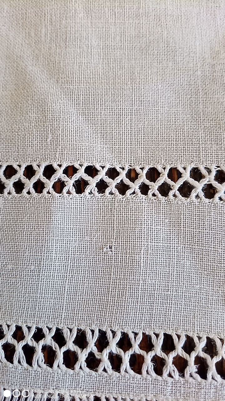 Centerpiece - lace - antique textile - 40 x 44 cm