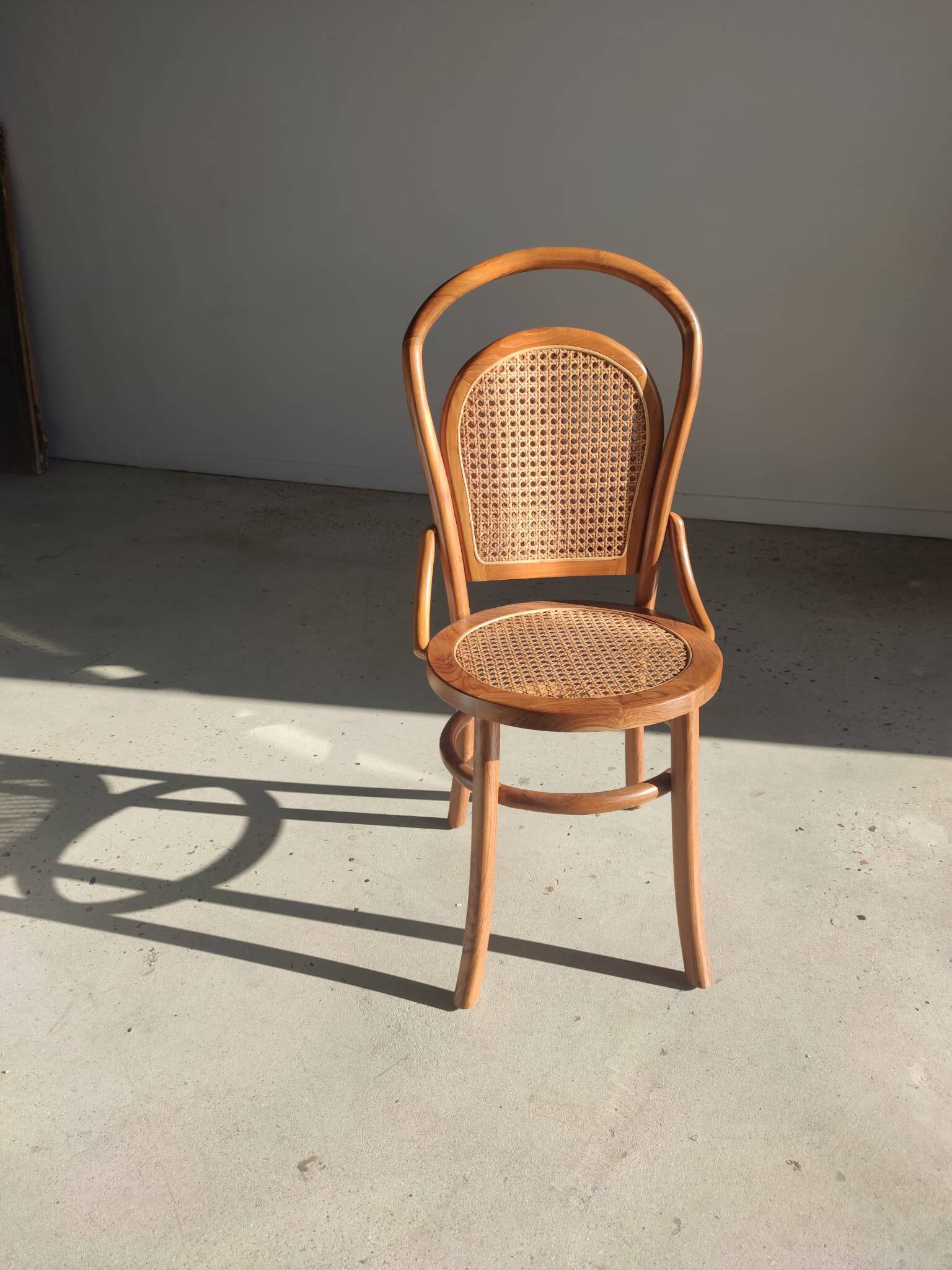 Chaise cannée en bois naturel
