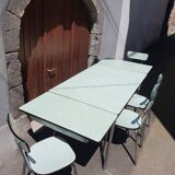 Table et chaises en formica