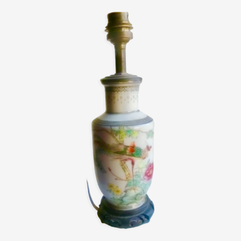 Pied de lampe -vase chinois monté en lampe en porcelaine canton oiseau et fleur xixème