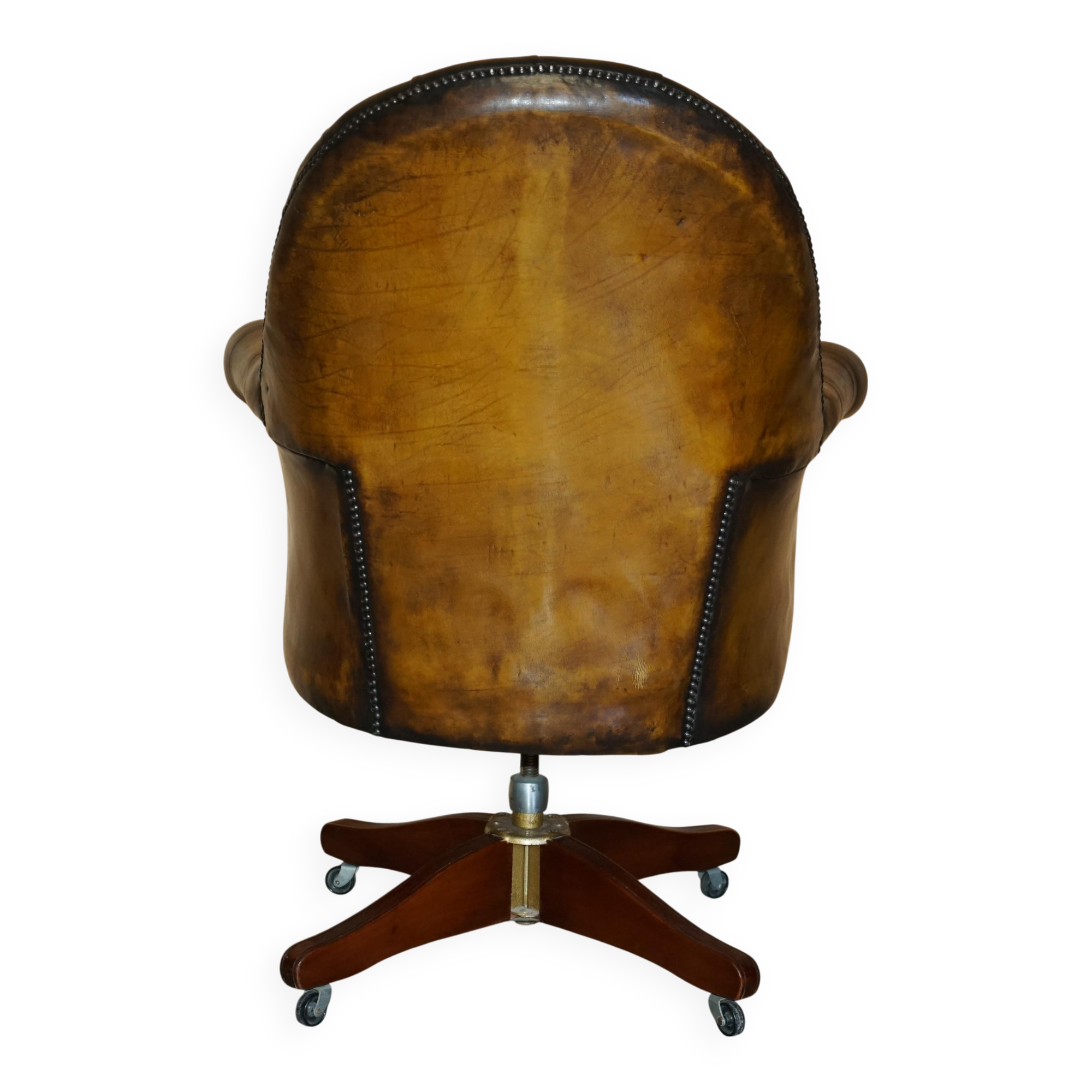 Fauteuil Chesterfield directeur ou capitaine Art Déco en cuir restauré
