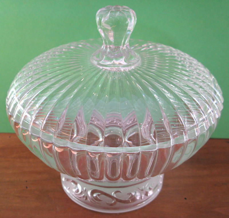 Glass or moulded crystal drageoir,