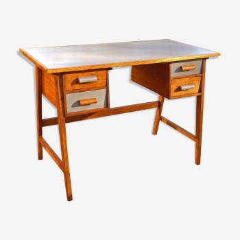 Desk year 1970