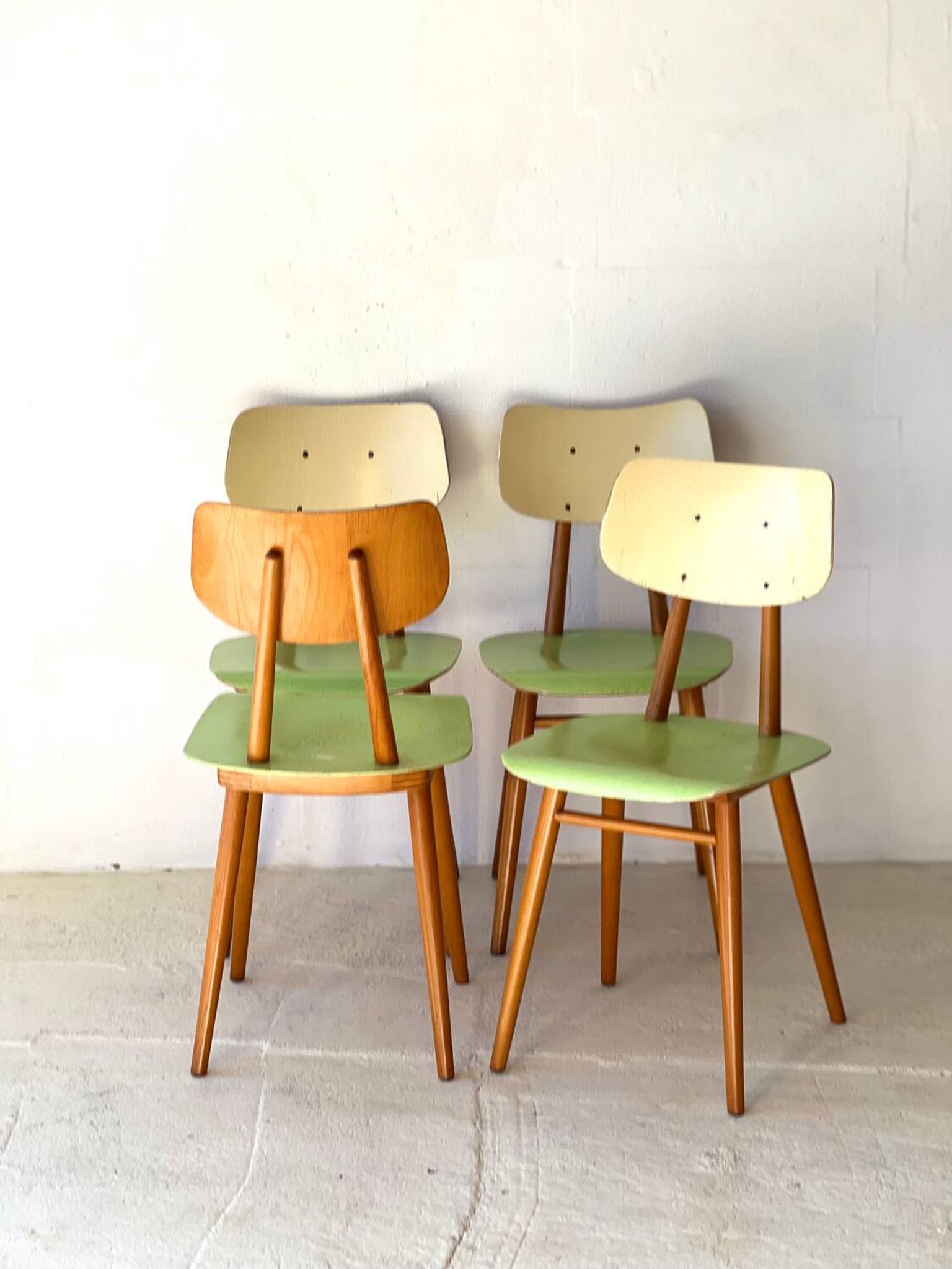 Chaises de salle à manger par TON, ensemble de 4