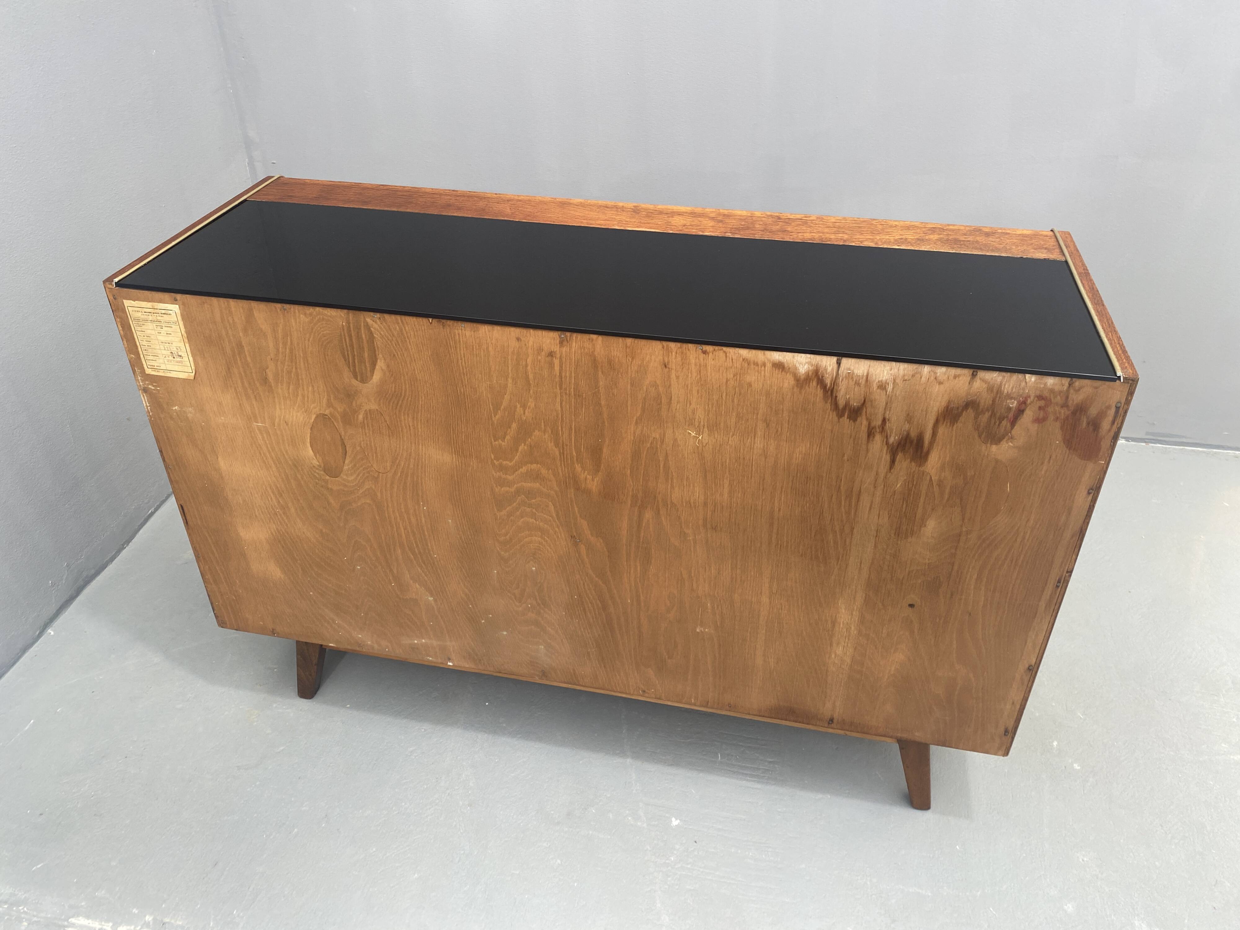 Buffet Jitona en verre opaxite, années 1960